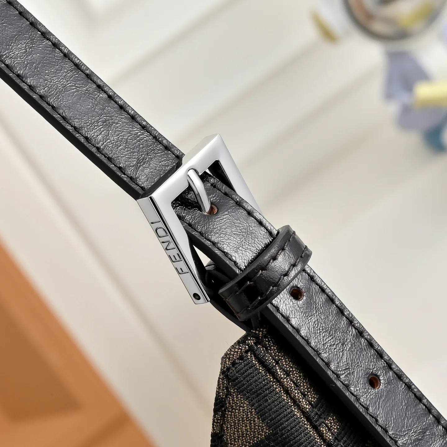 Классические Сумки Женские Fendi 18676174