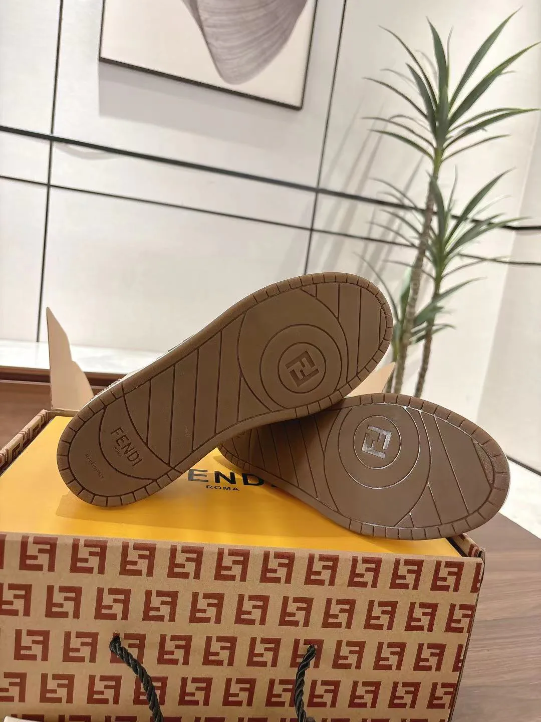 Women's Sneakers FENDI 18219516