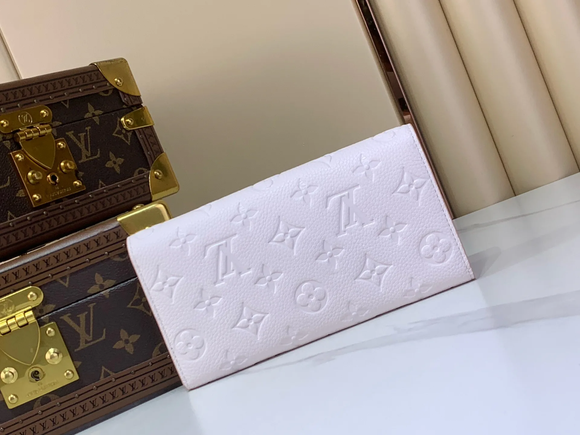 Women's Clutches LOUIS VUITTON 17499378
