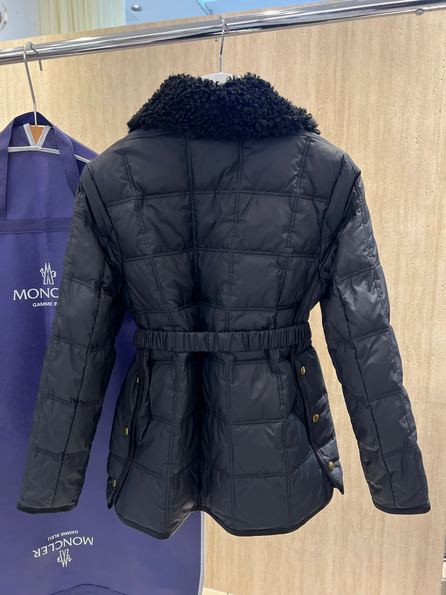 Men's Jackets And Down Jackets MONCLER 18330392
