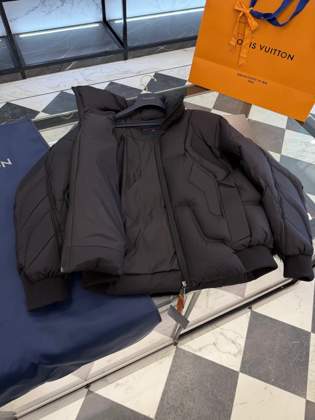 Men's Jackets And Down Jackets LOUIS VUITTON 18007699