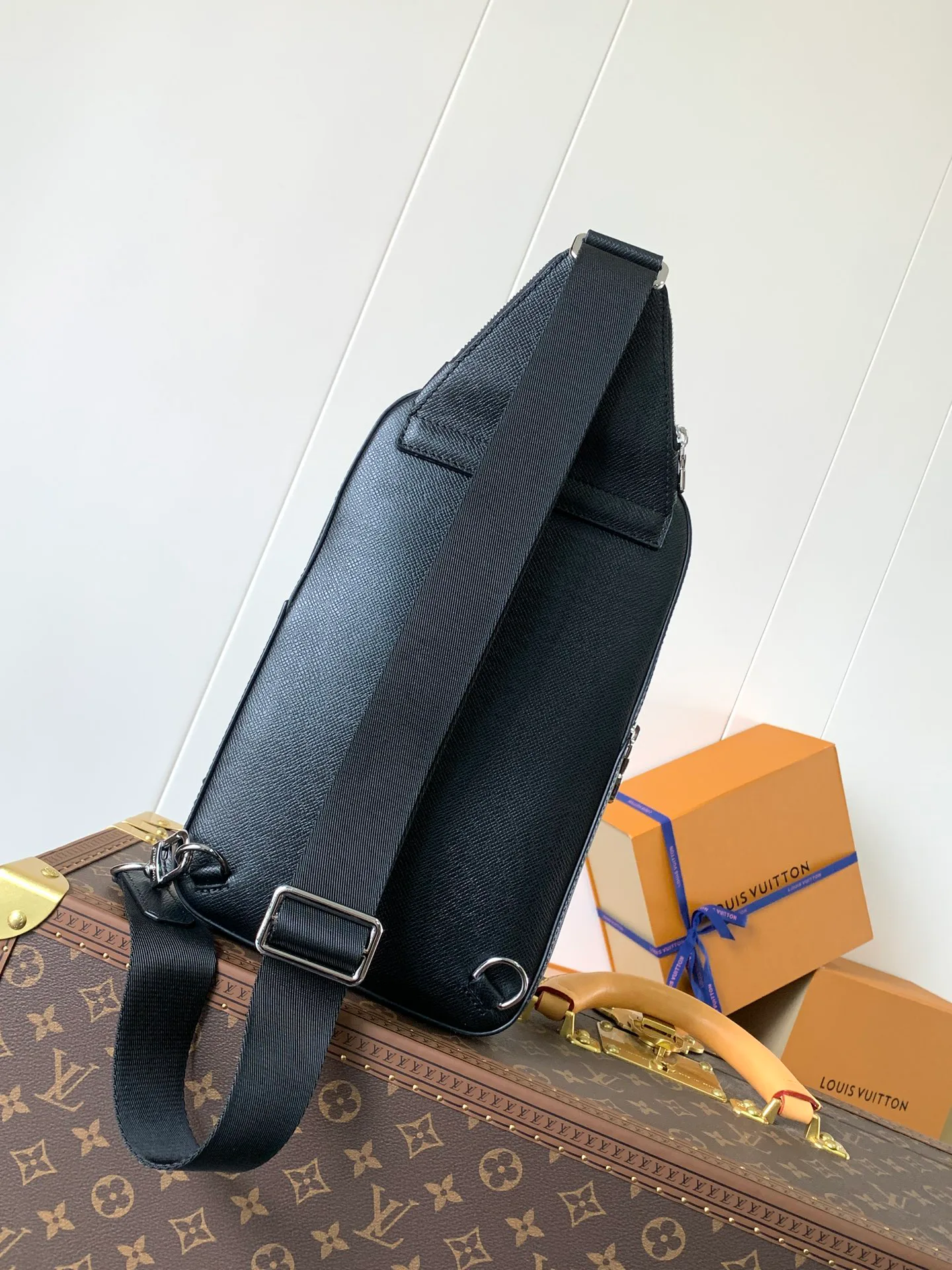 Women's Shoulder Bags LOUIS VUITTON 17948721