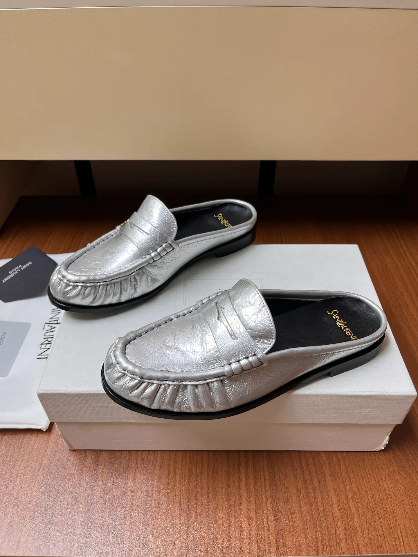 Women's Loafers And Moccasins SAINT LAURENT 18037898