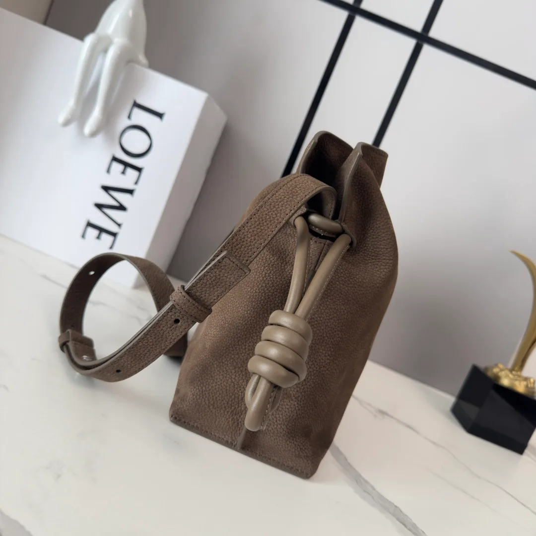 Women's Classic Handbags LOEWE 18383412