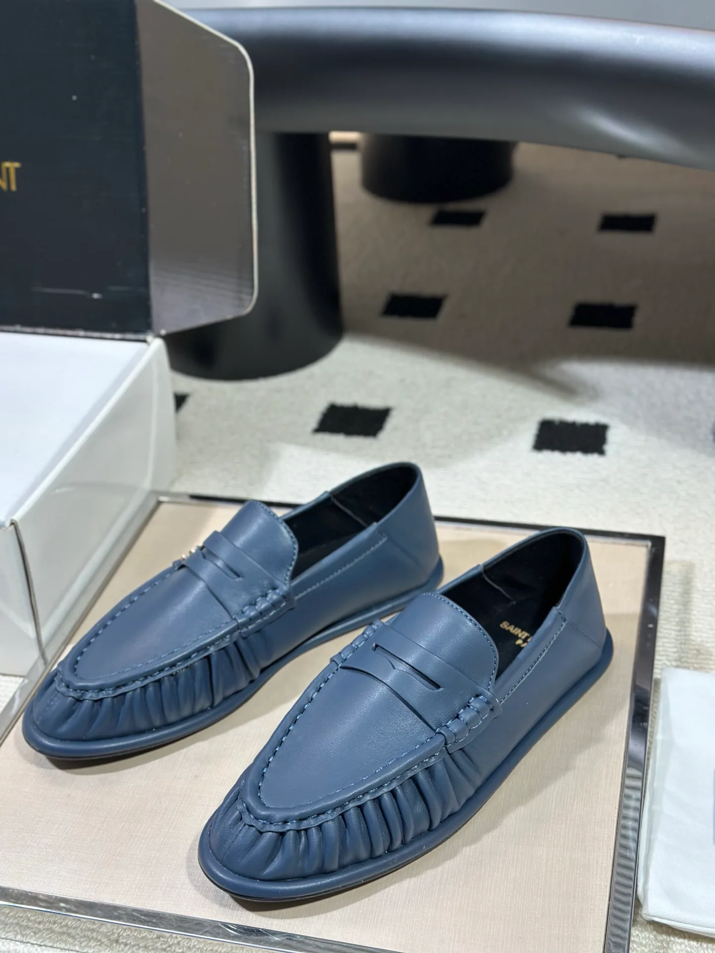 Women's Loafers And Moccasins SAINT LAURENT 18041760