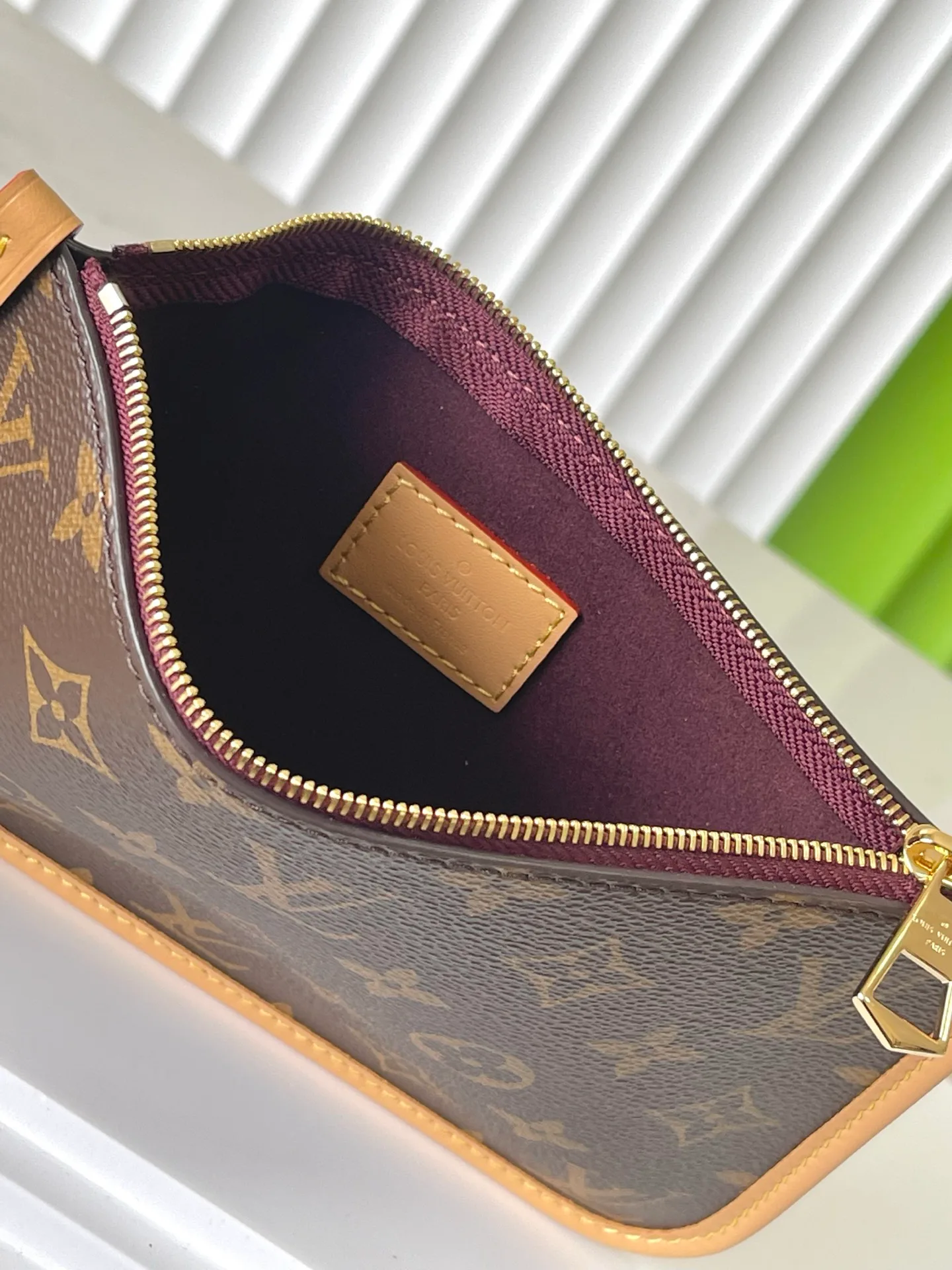 Women's Classic Handbags LOUIS VUITTON 18412658