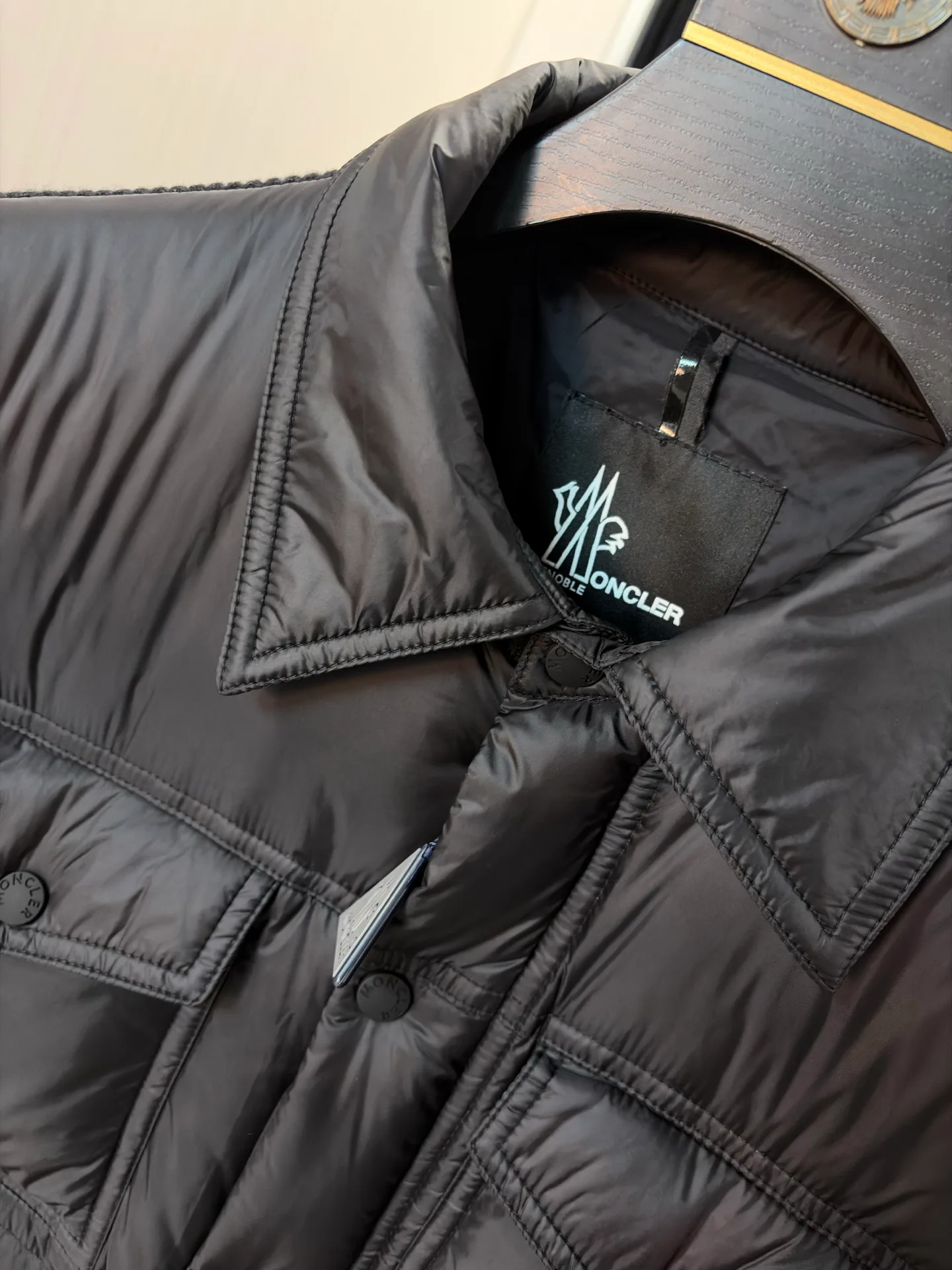 Women's Jackets And Down Jackets MONCLER 18391735