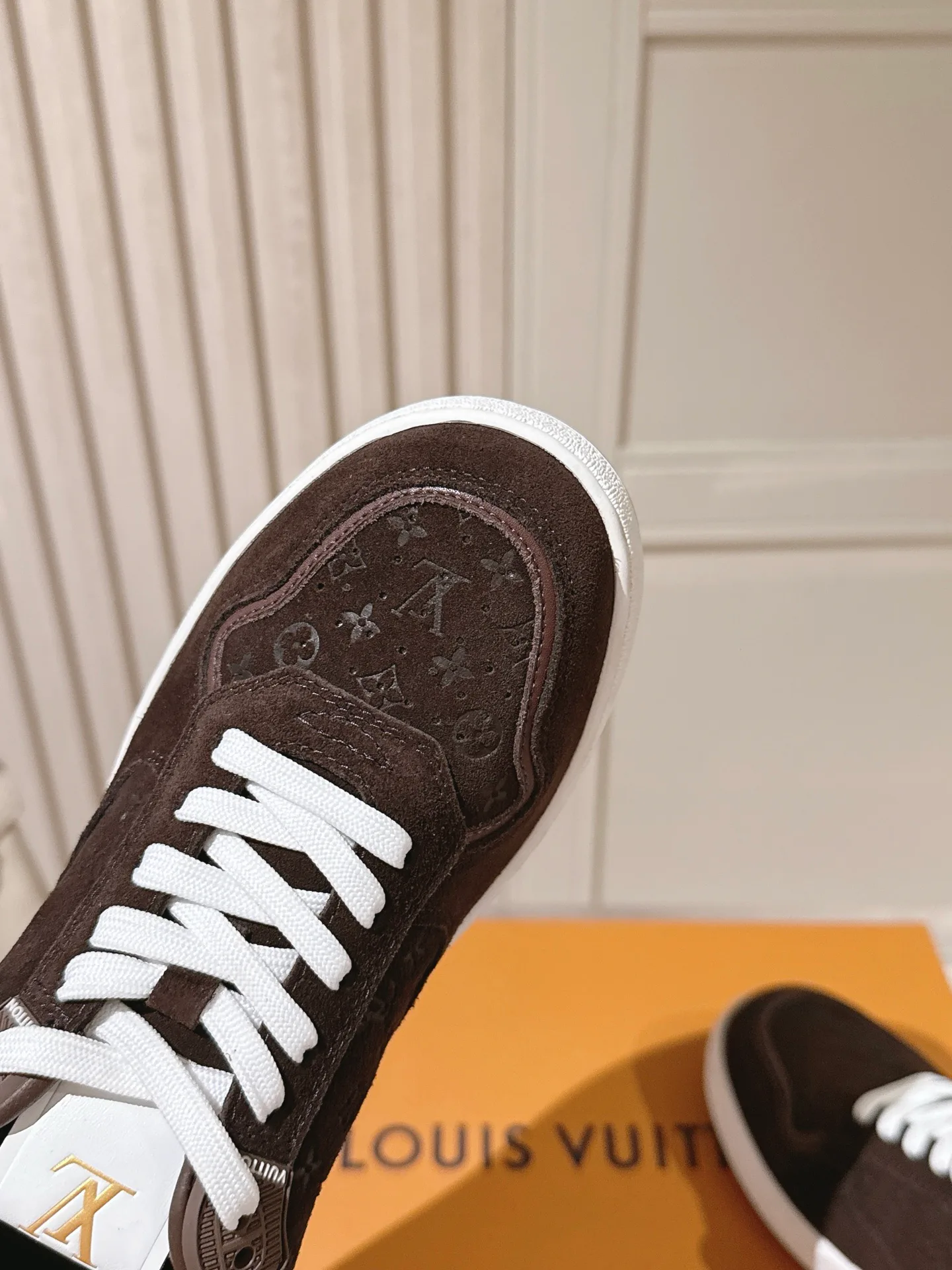 Women's Sneakers LOUIS VUITTON 18260223