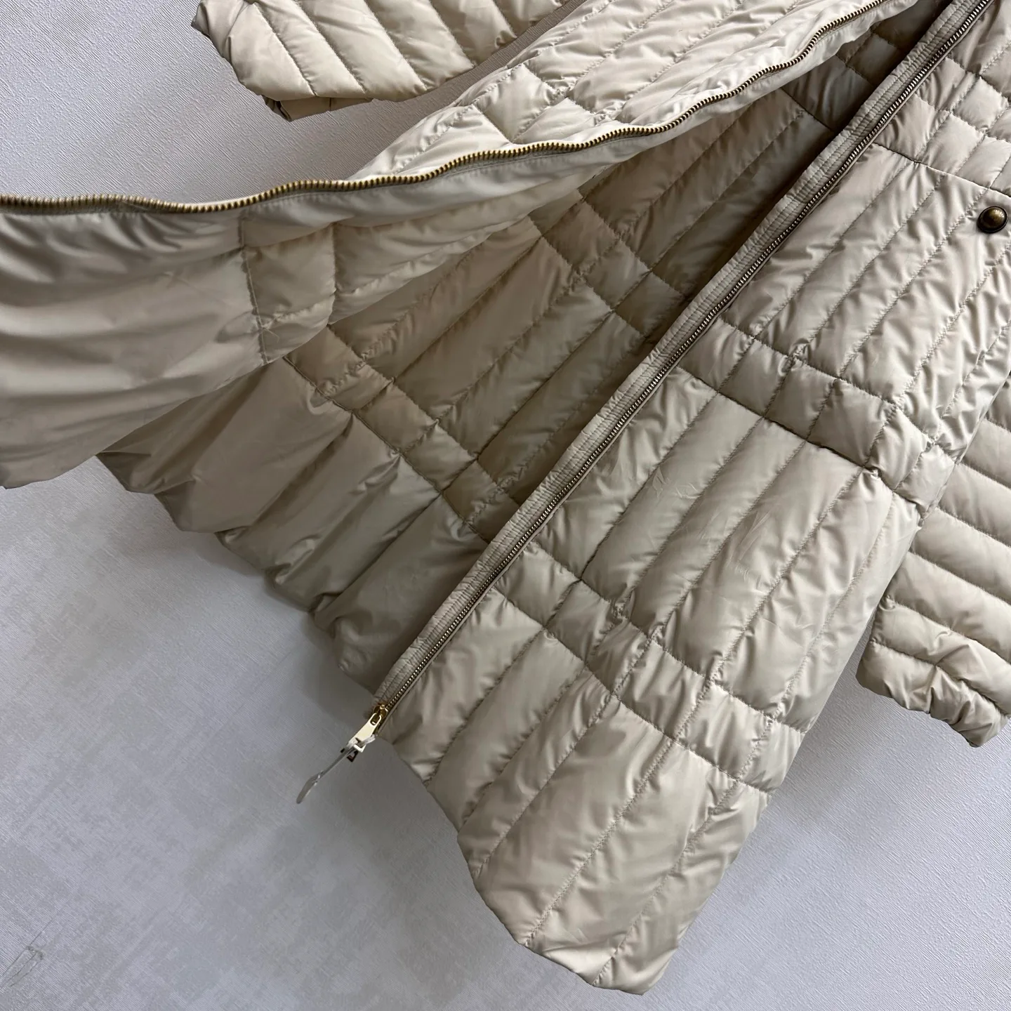 Women's Jackets And Down Jackets MONCLER 18279125