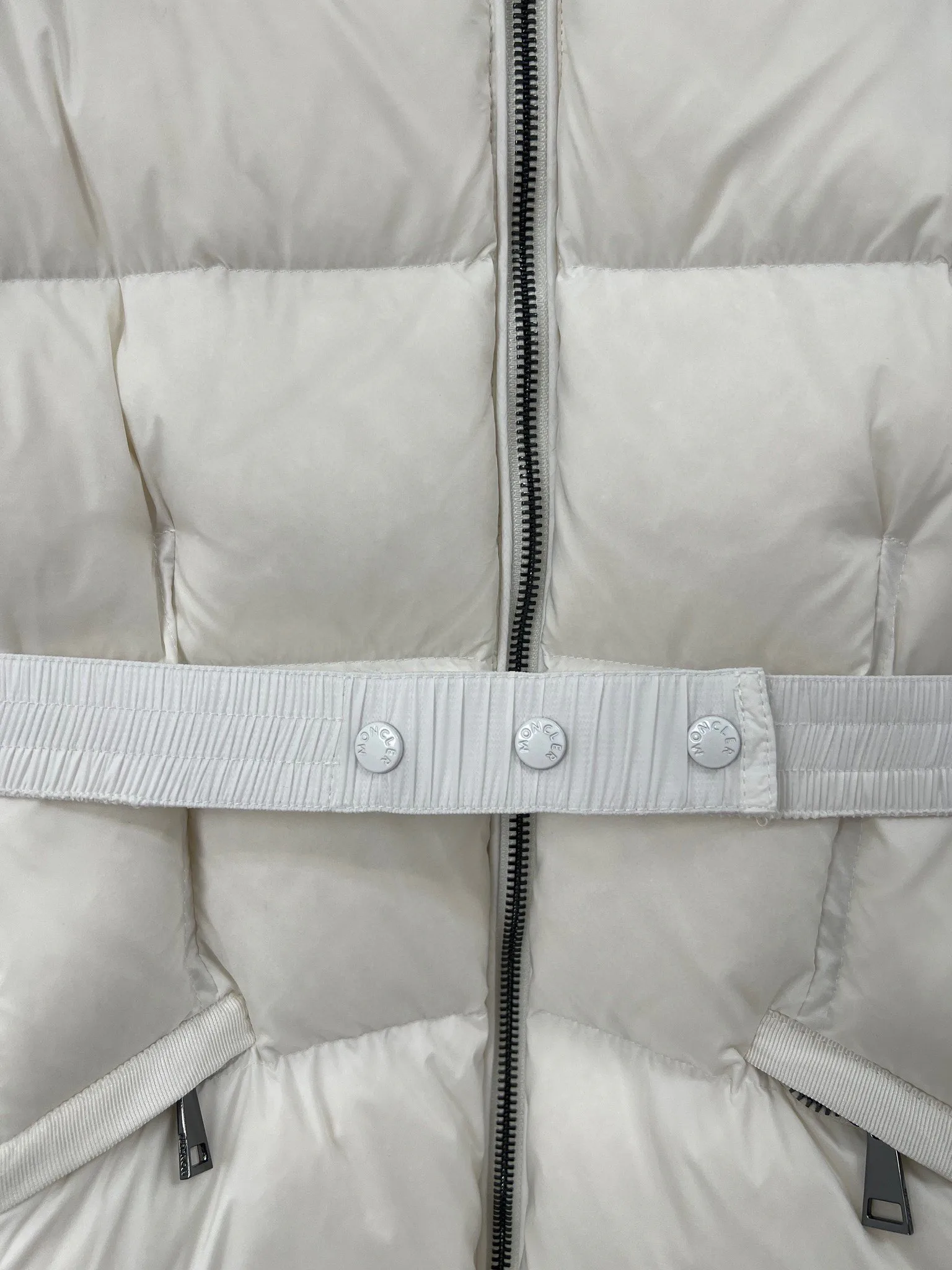 Women's Jackets And Down Jackets MONCLER 18416114