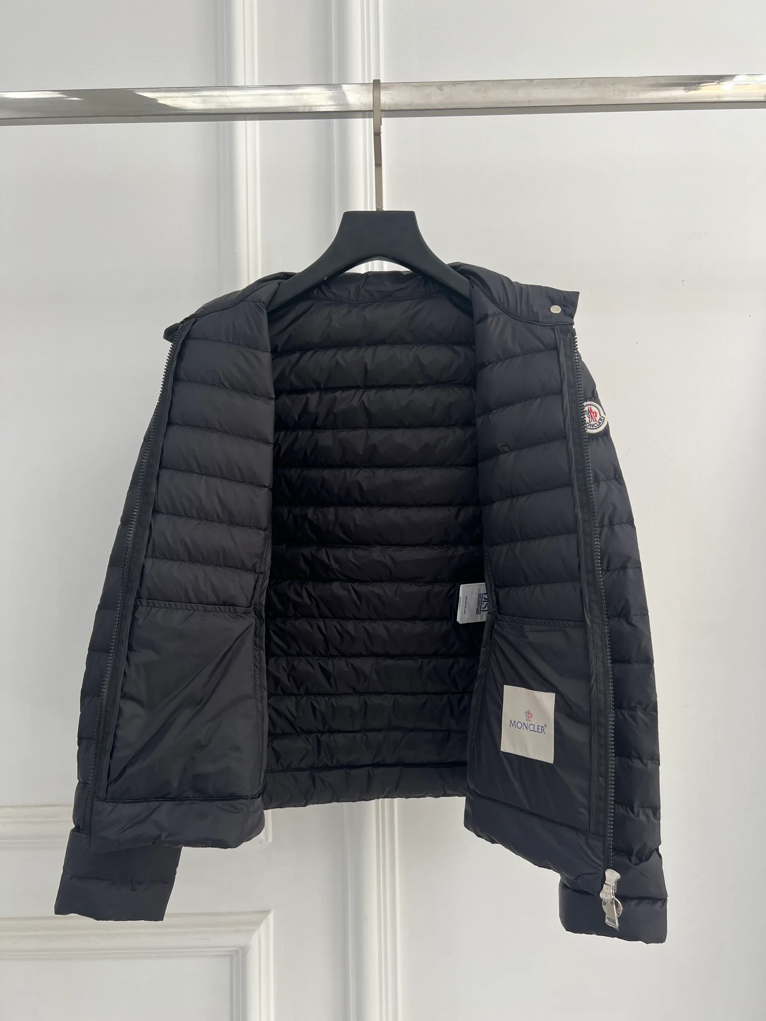 Women's Jackets And Down Jackets MONCLER 18416160