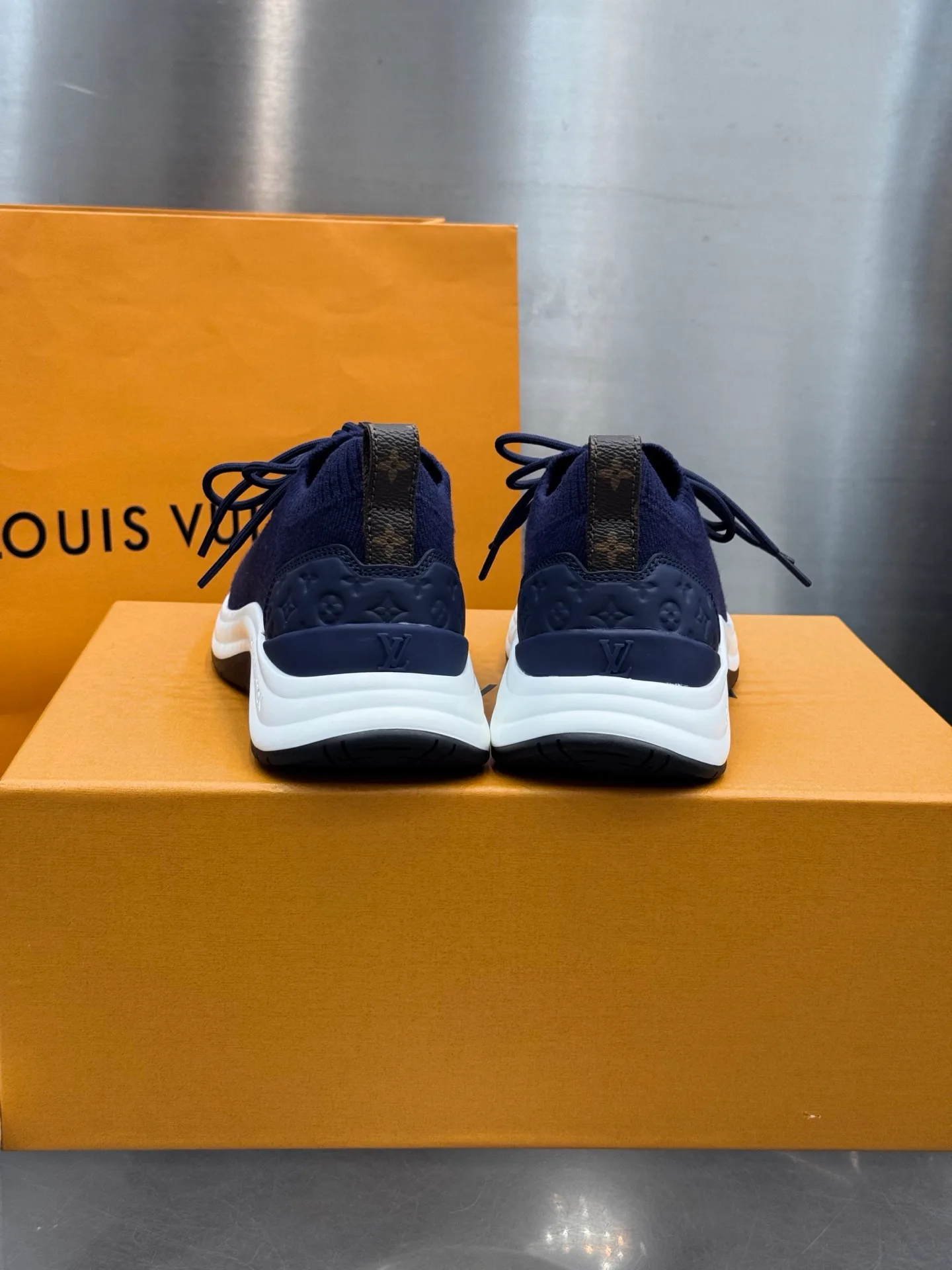 Women's Sneakers LOUIS VUITTON 18202478