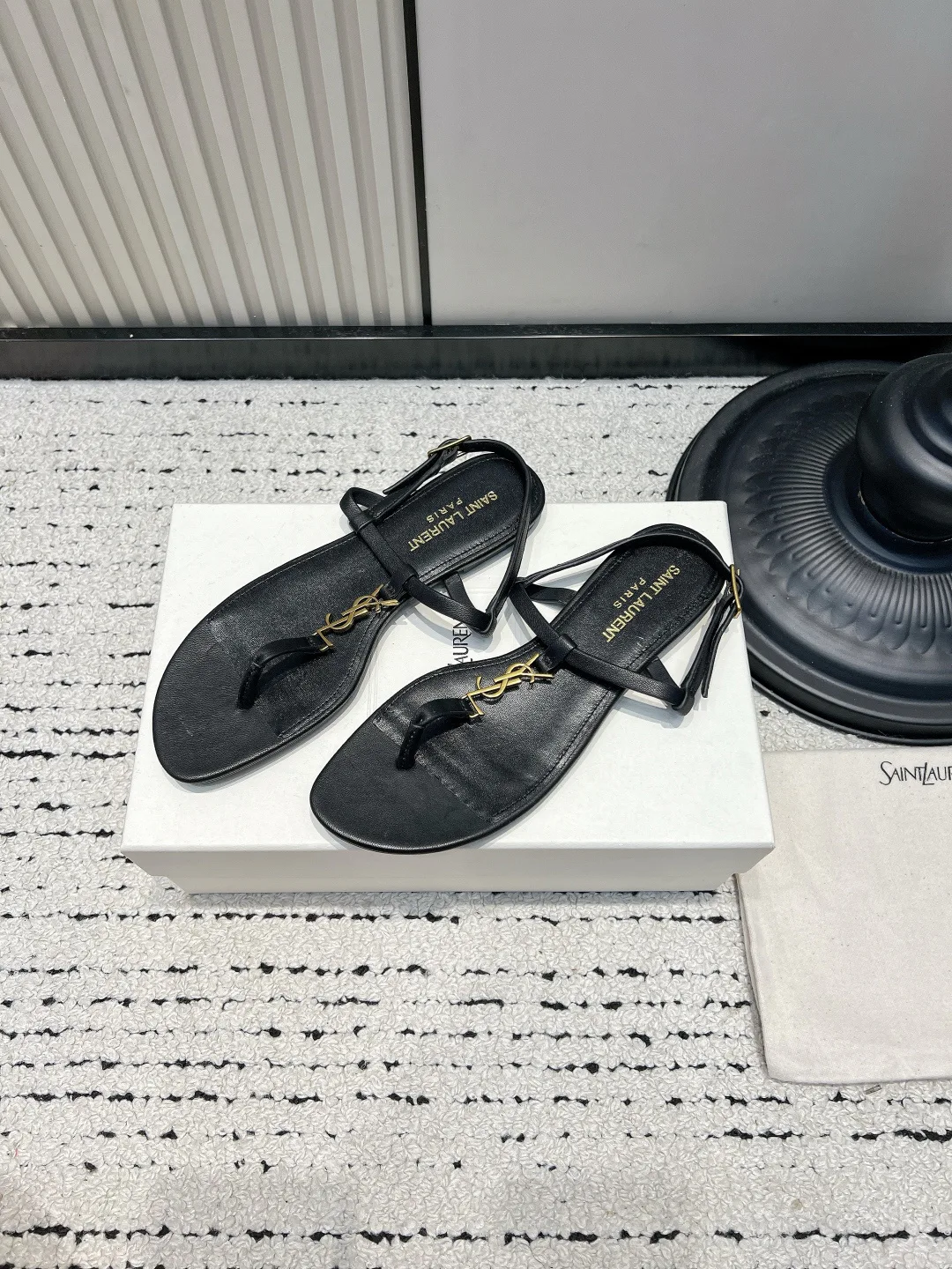 Women's Flip-Flops SAINT LAURENT 17578042