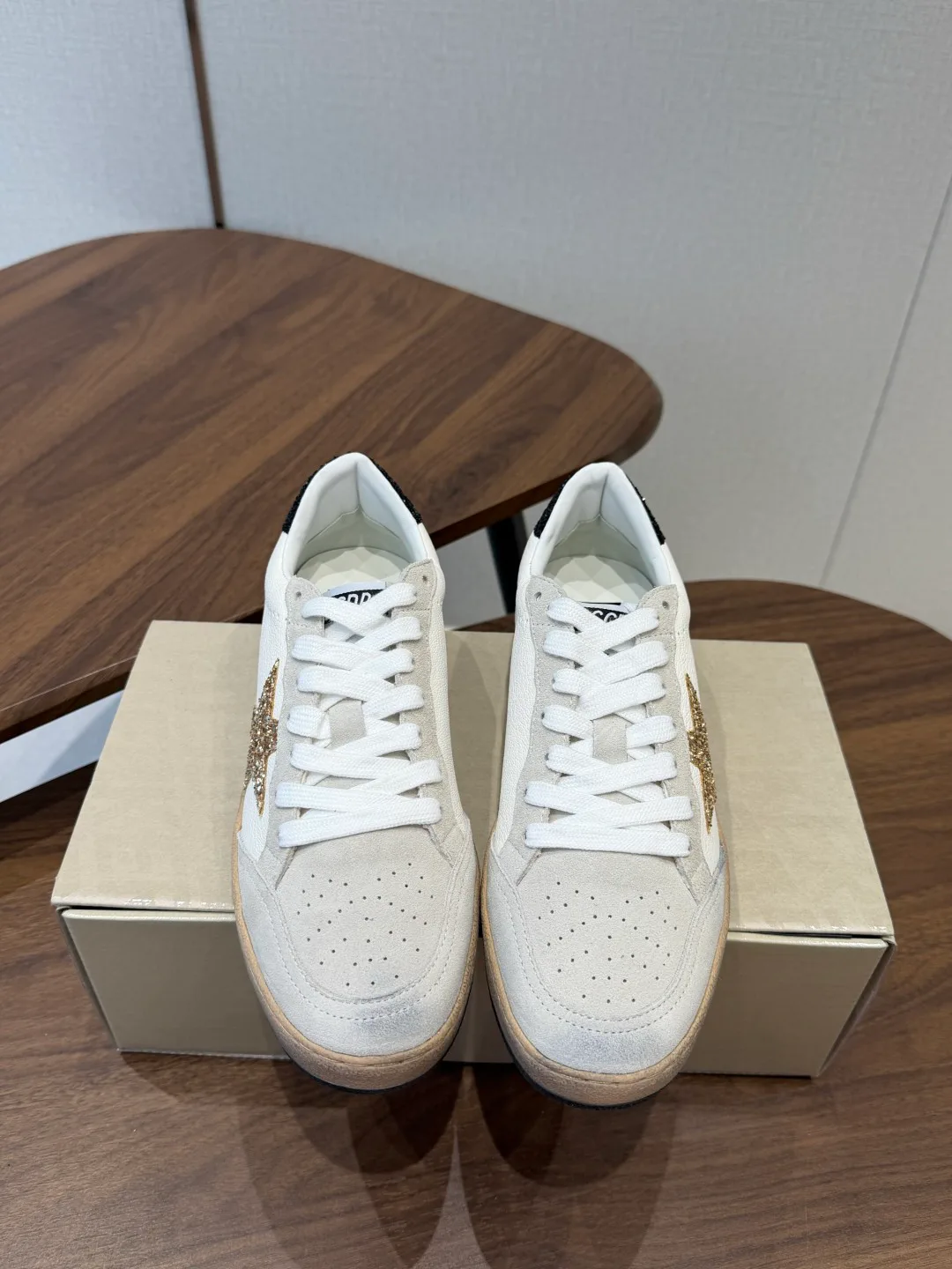 Women's Sneakers GOLDEN GOOSE 18357253