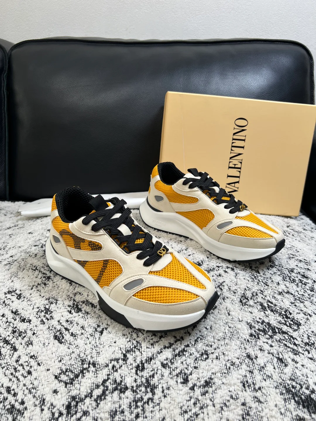 Men's Sneakers VALENTINO 17429903