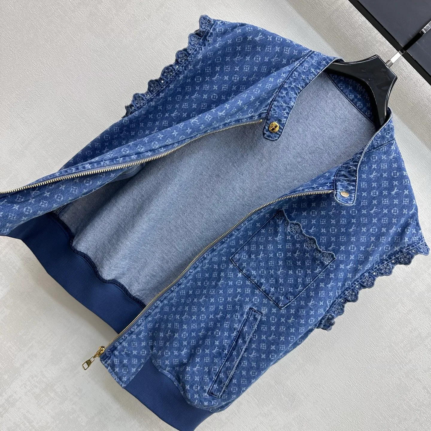Women's Vests LOUIS VUITTON 17638634
