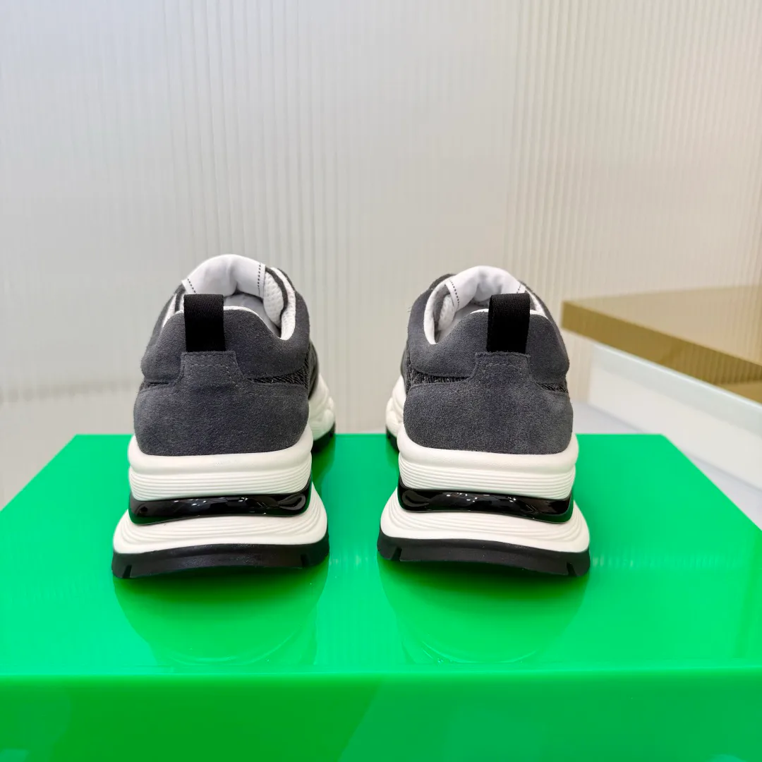 Women's Sneakers CHANEL 18366956