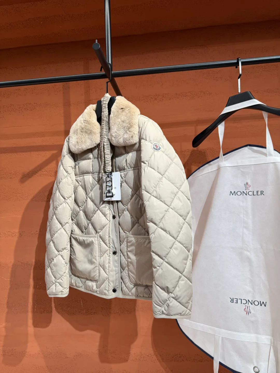 Women's Jackets And Down Jackets MONCLER 18387756