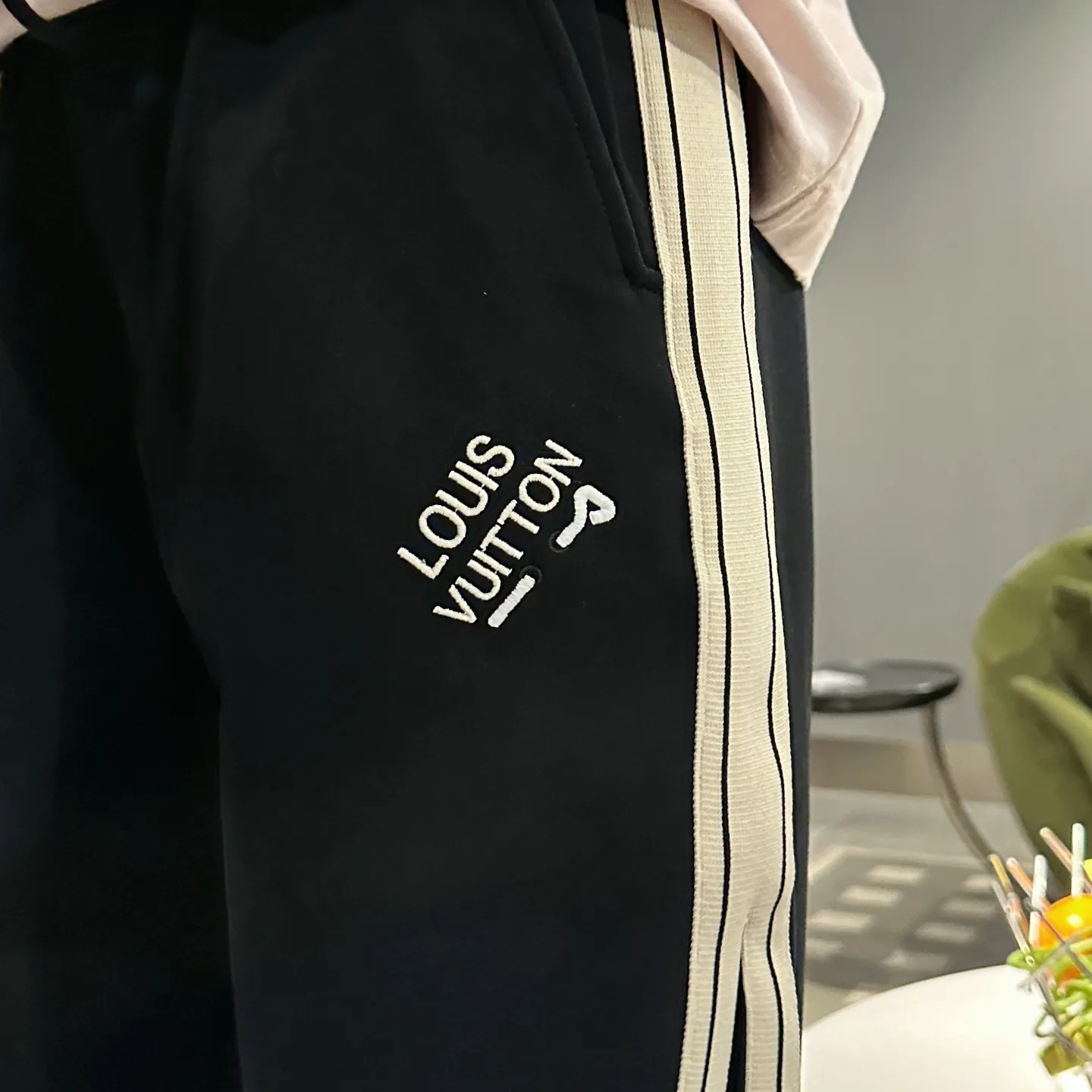 Men's Trousers LOUIS VUITTON 18499666