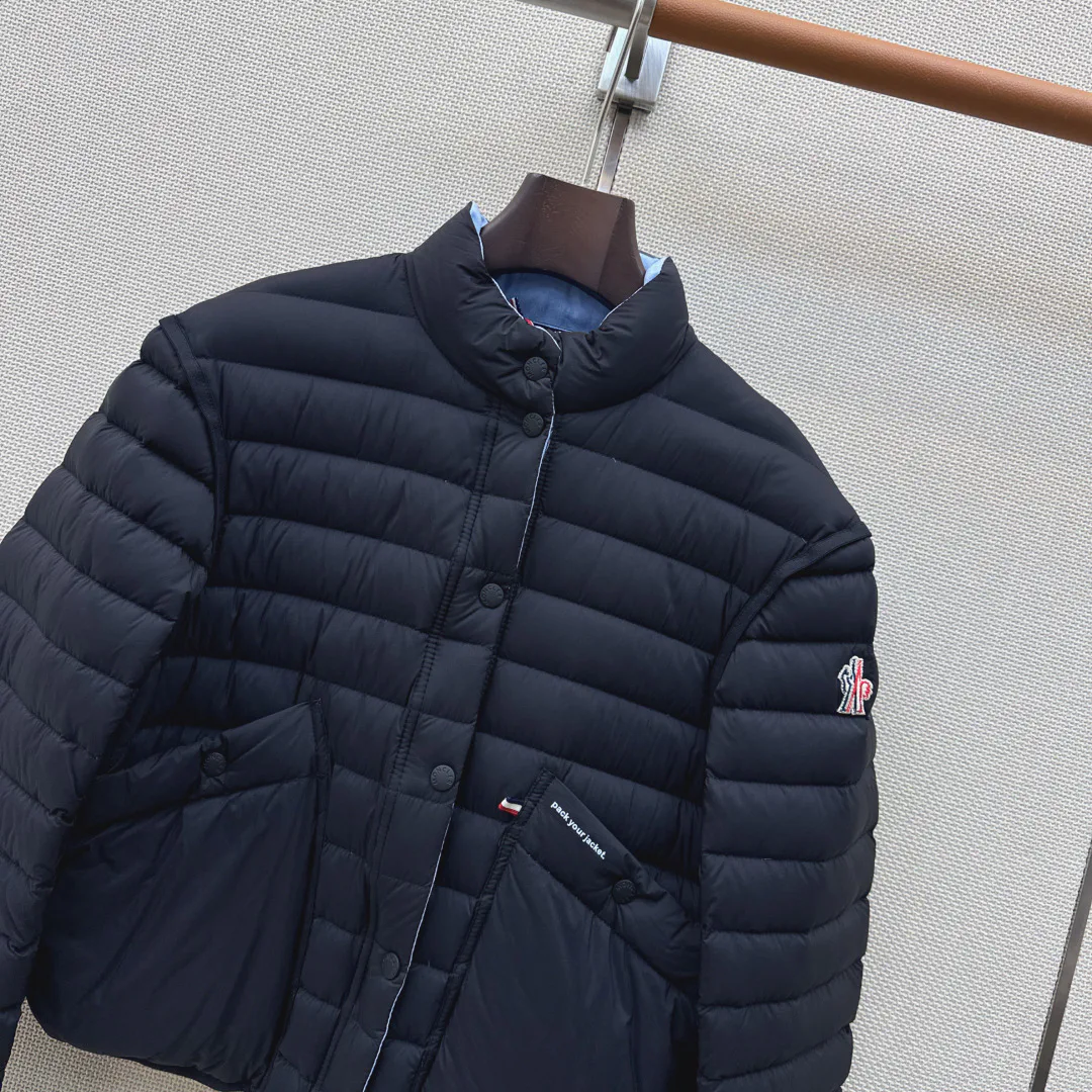 Women's Jackets And Down Jackets MONCLER 17899282