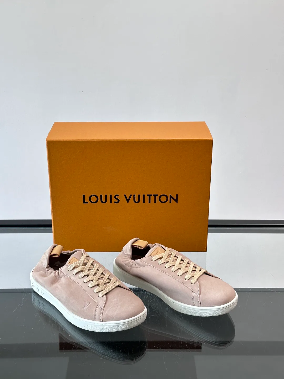 Men's Sneakers LOUIS VUITTON 18263704