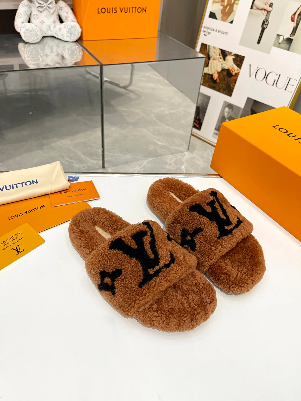 Women's Slippers LOUIS VUITTON 18366830