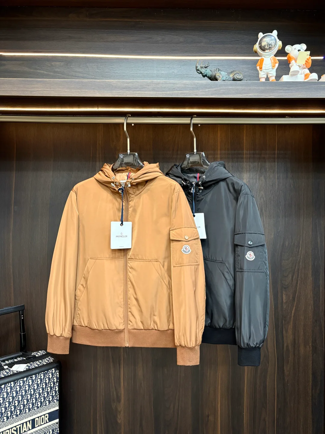 Women's Jackets And Down Jackets MONCLER 18157276