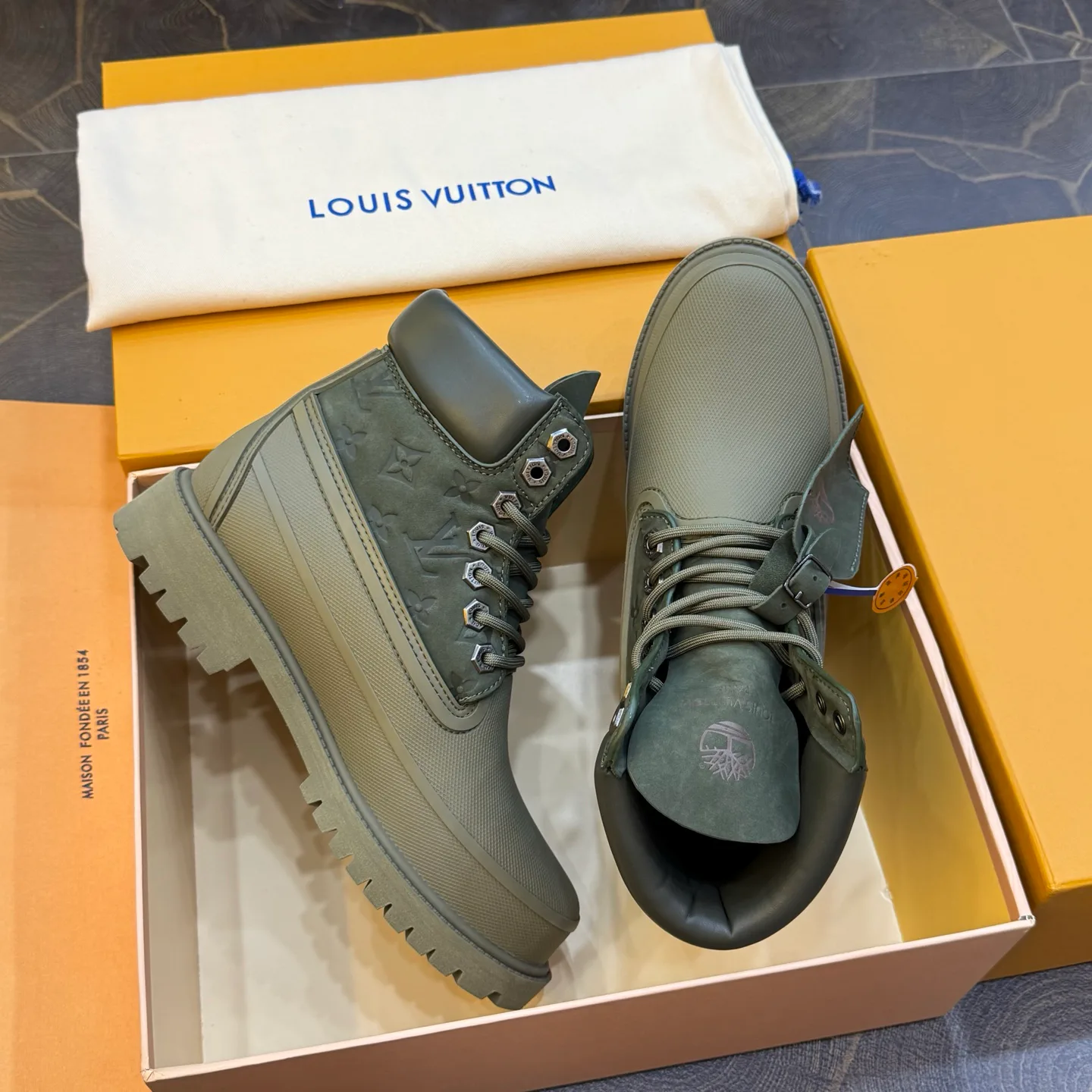 Men's Ankle Boots LOUIS VUITTON 18267073