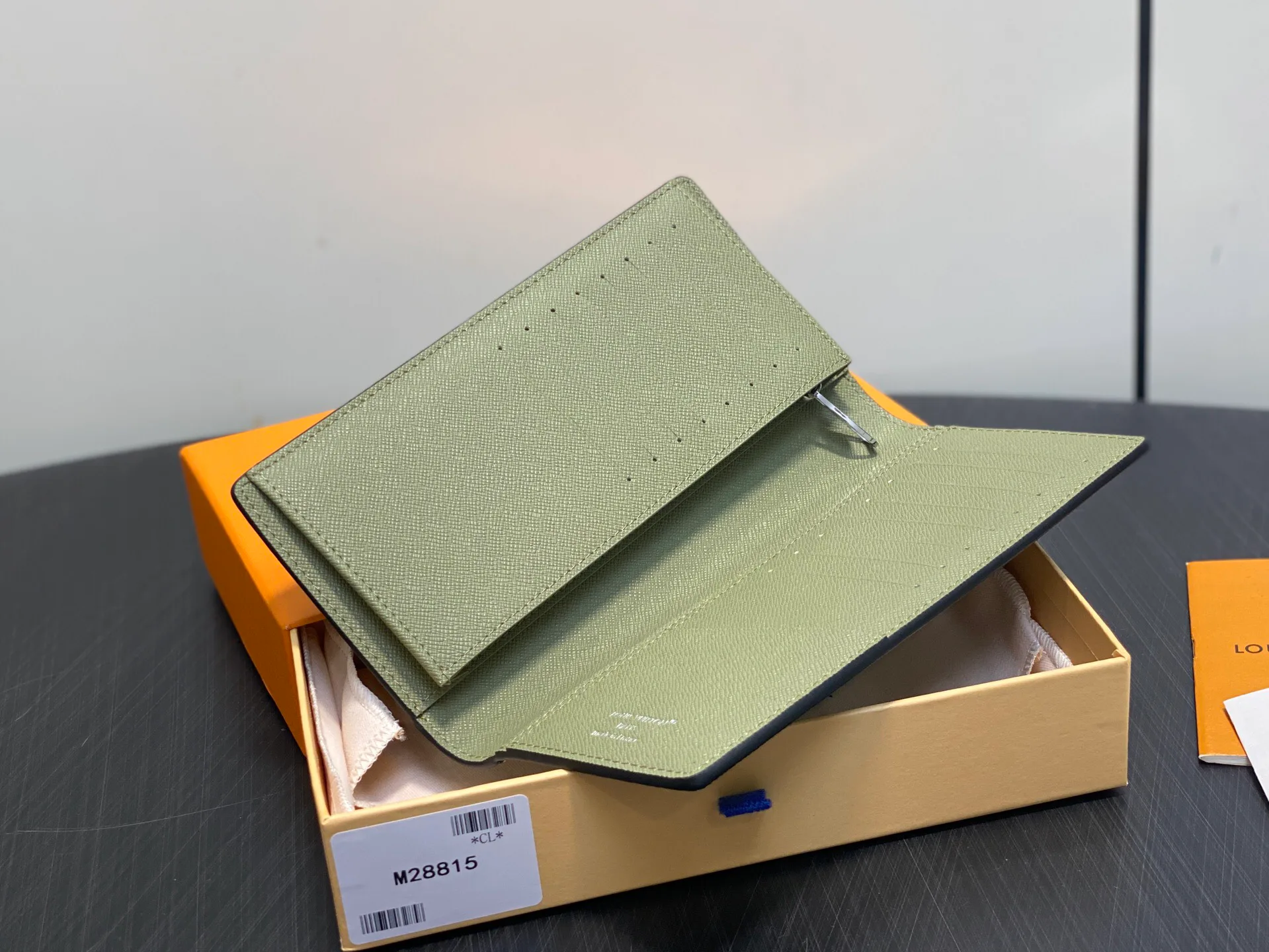 Women's Clutches LOUIS VUITTON 17499402