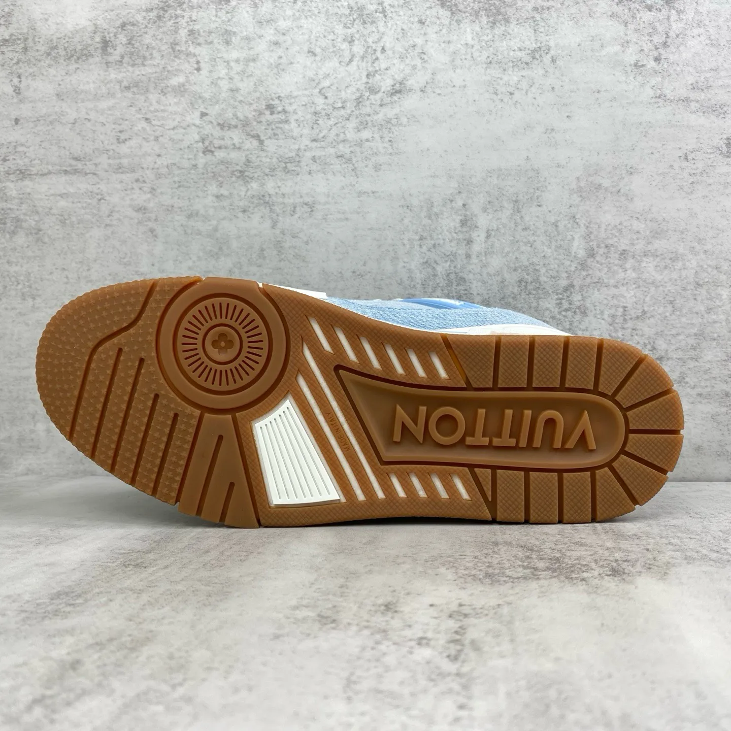 Women's Sneakers LOUIS VUITTON 17961744