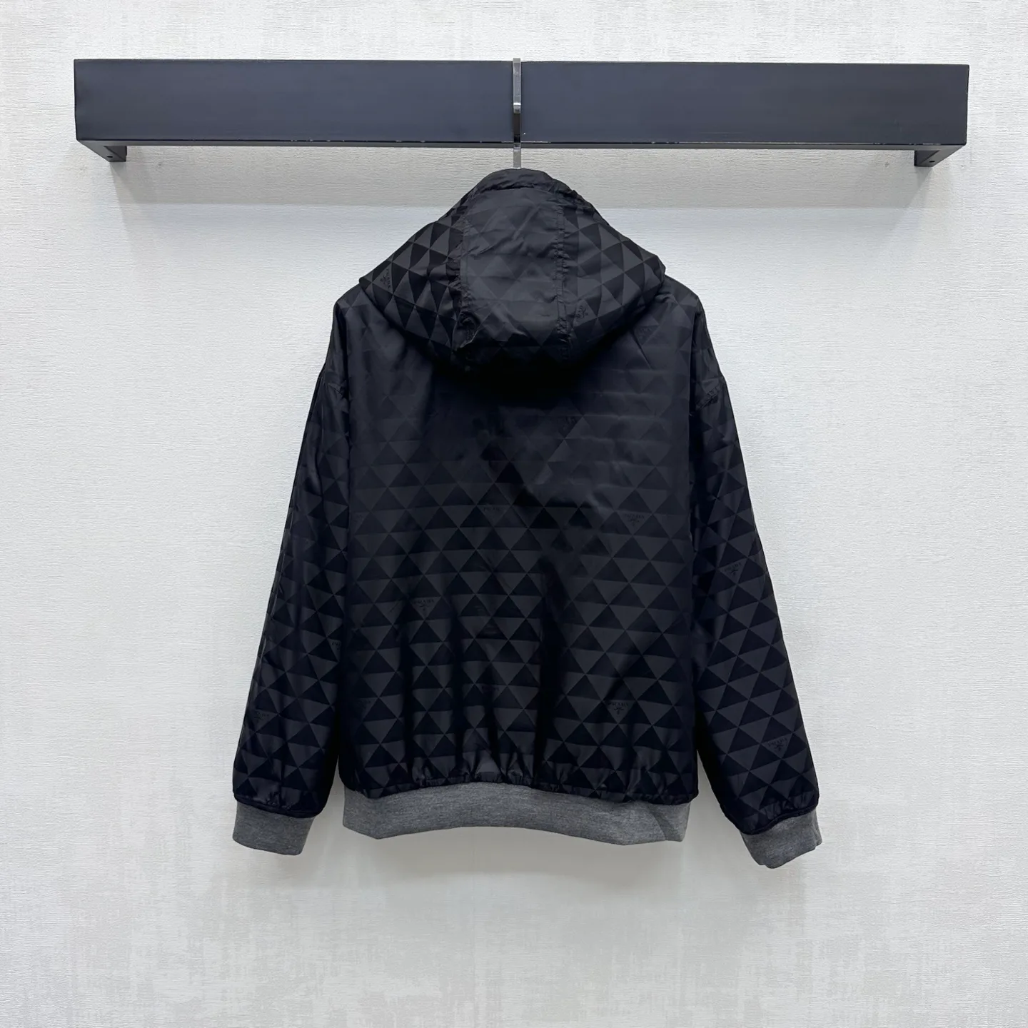 Куртки И Пуховики Женские Prada 18579398