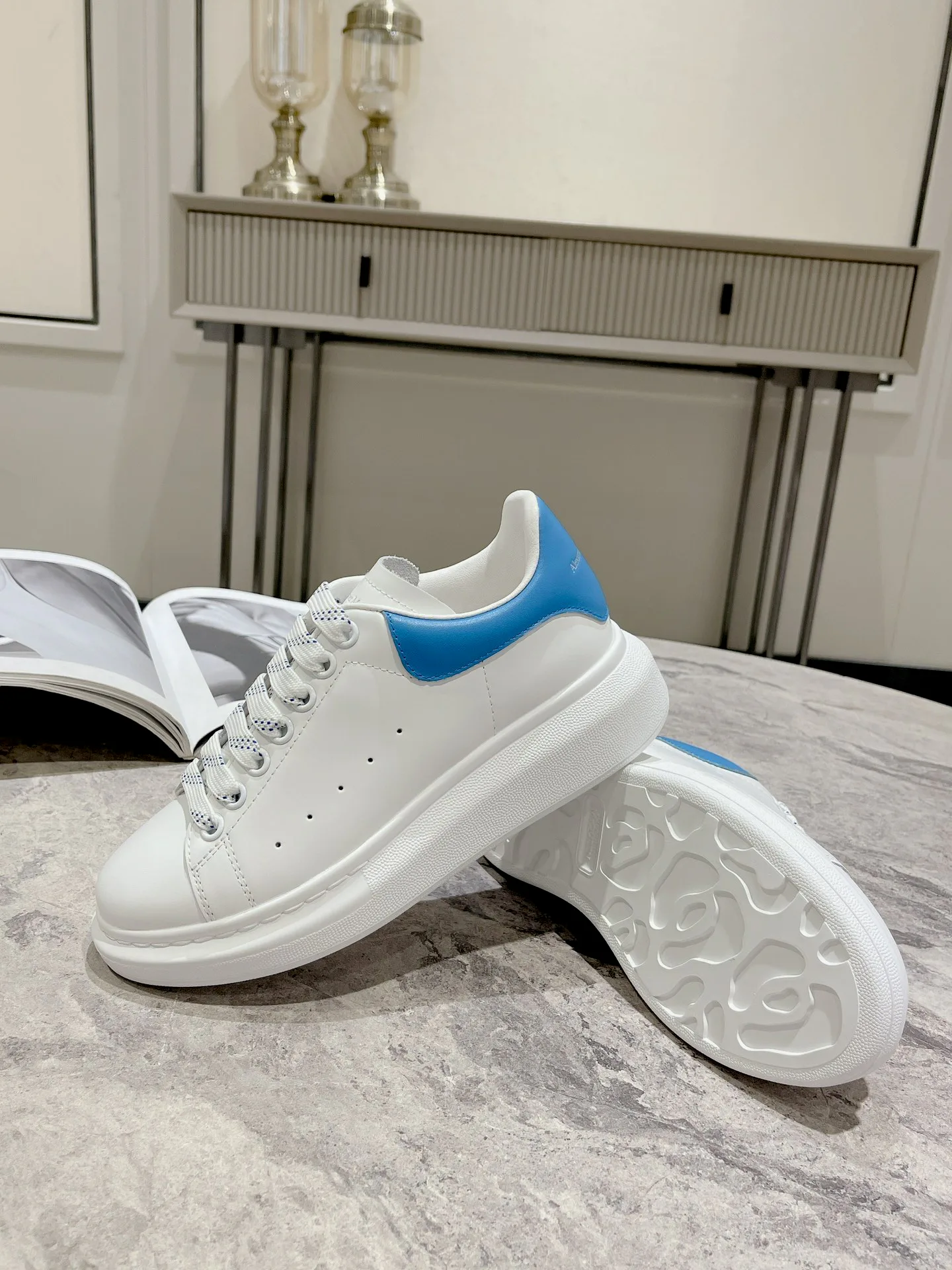 Women's Sneakers ALEXANDER MCQUEEN 18373667