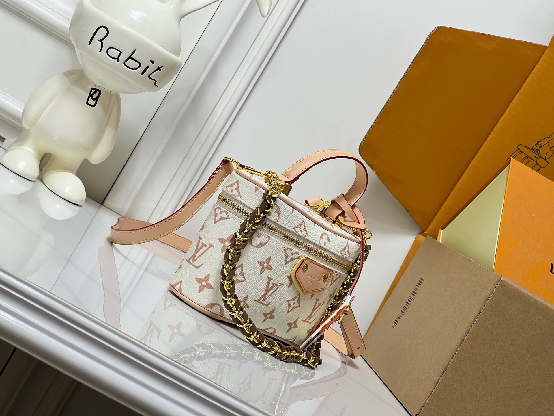 Women's Classic Handbags LOUIS VUITTON 17904080