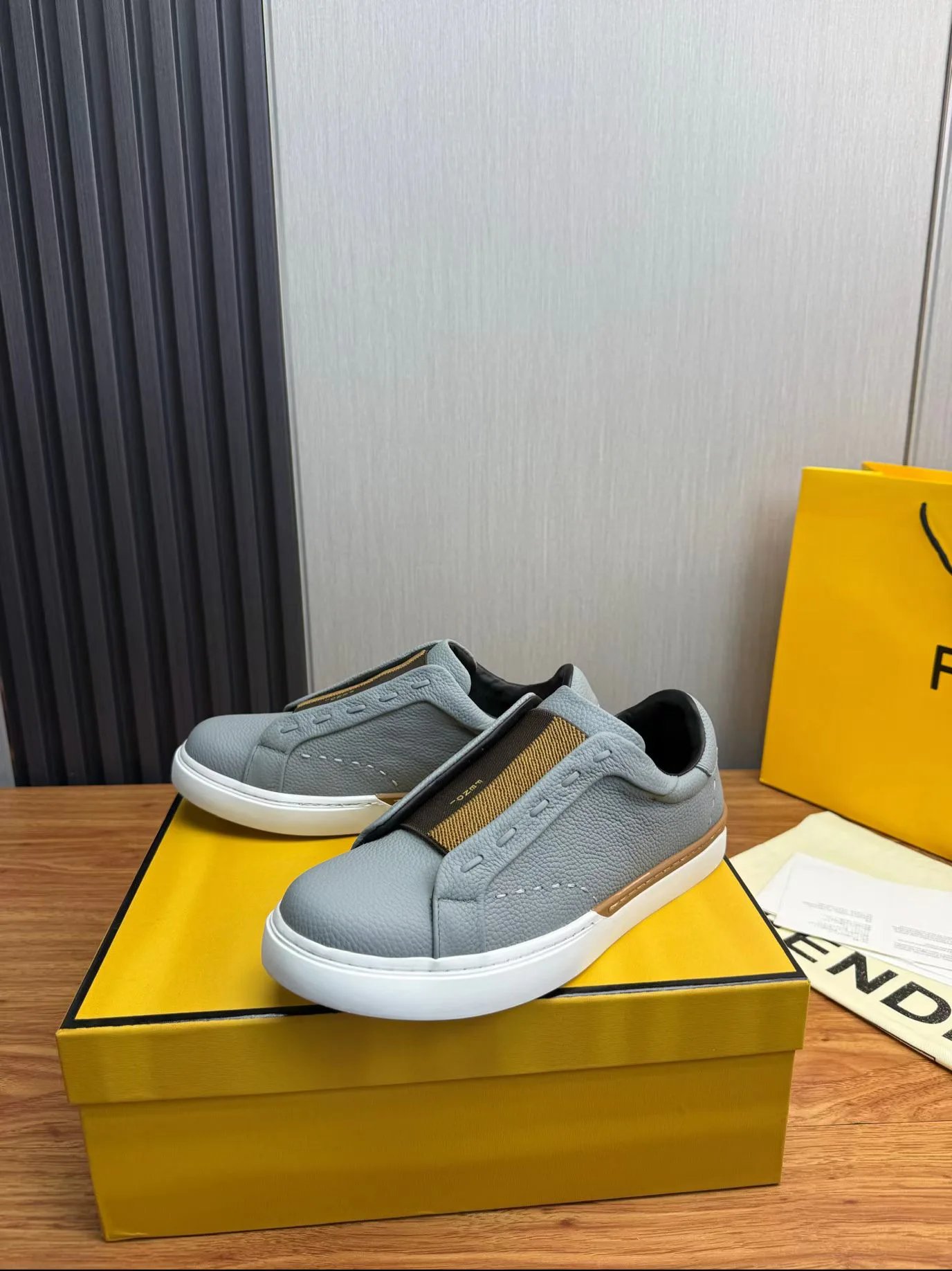 Women's Sneakers FENDI 18103055