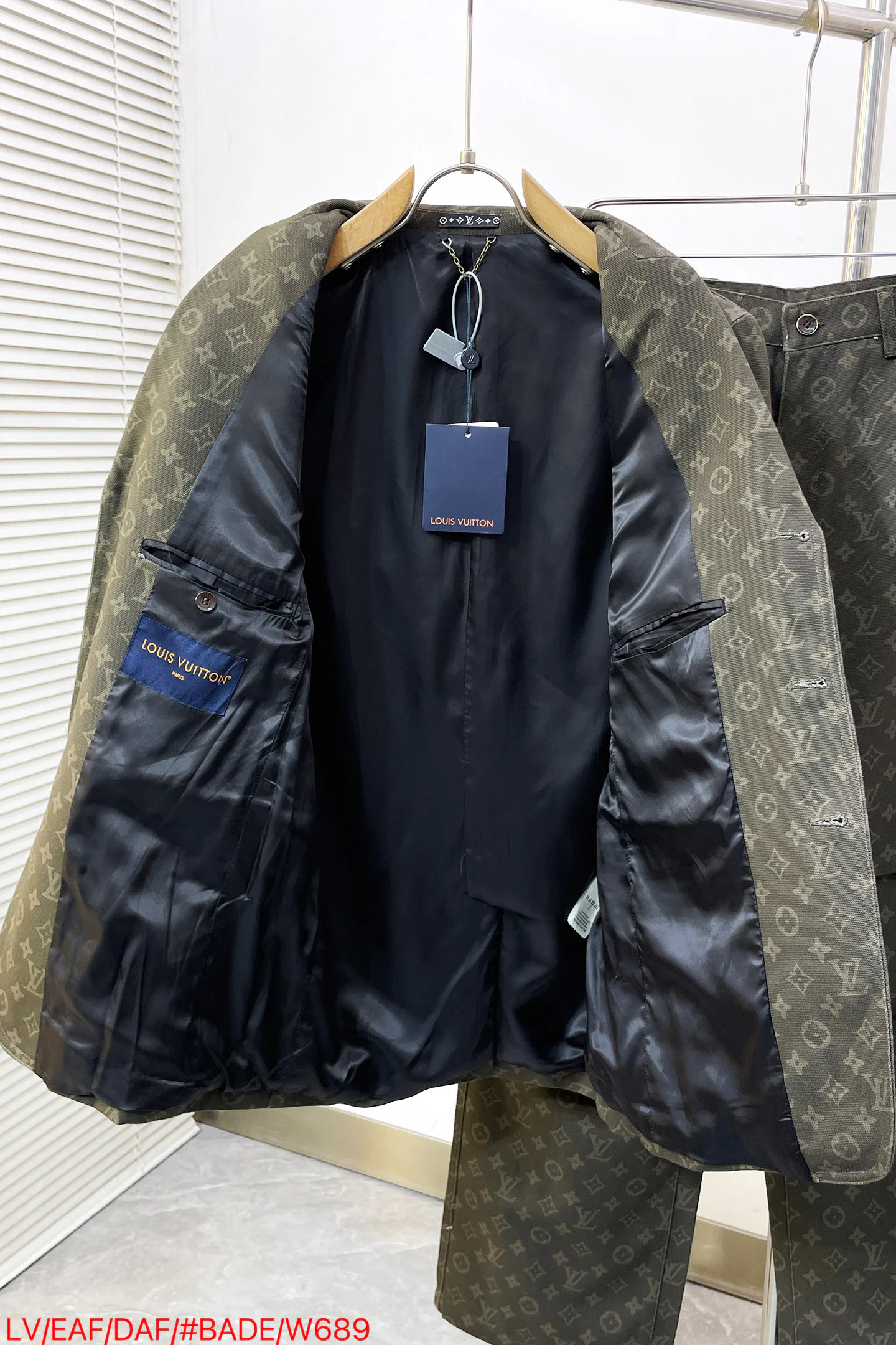 Men's Jackets And Down Jackets LOUIS VUITTON 18068533