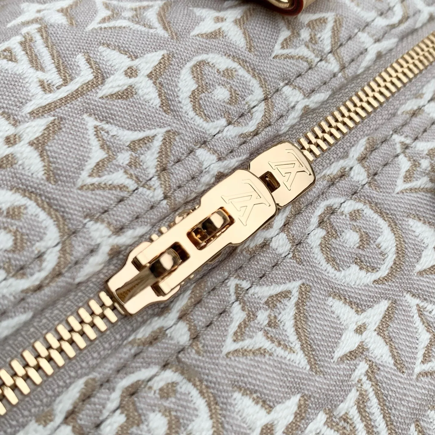 Women's Classic Handbags LOUIS VUITTON 17806371