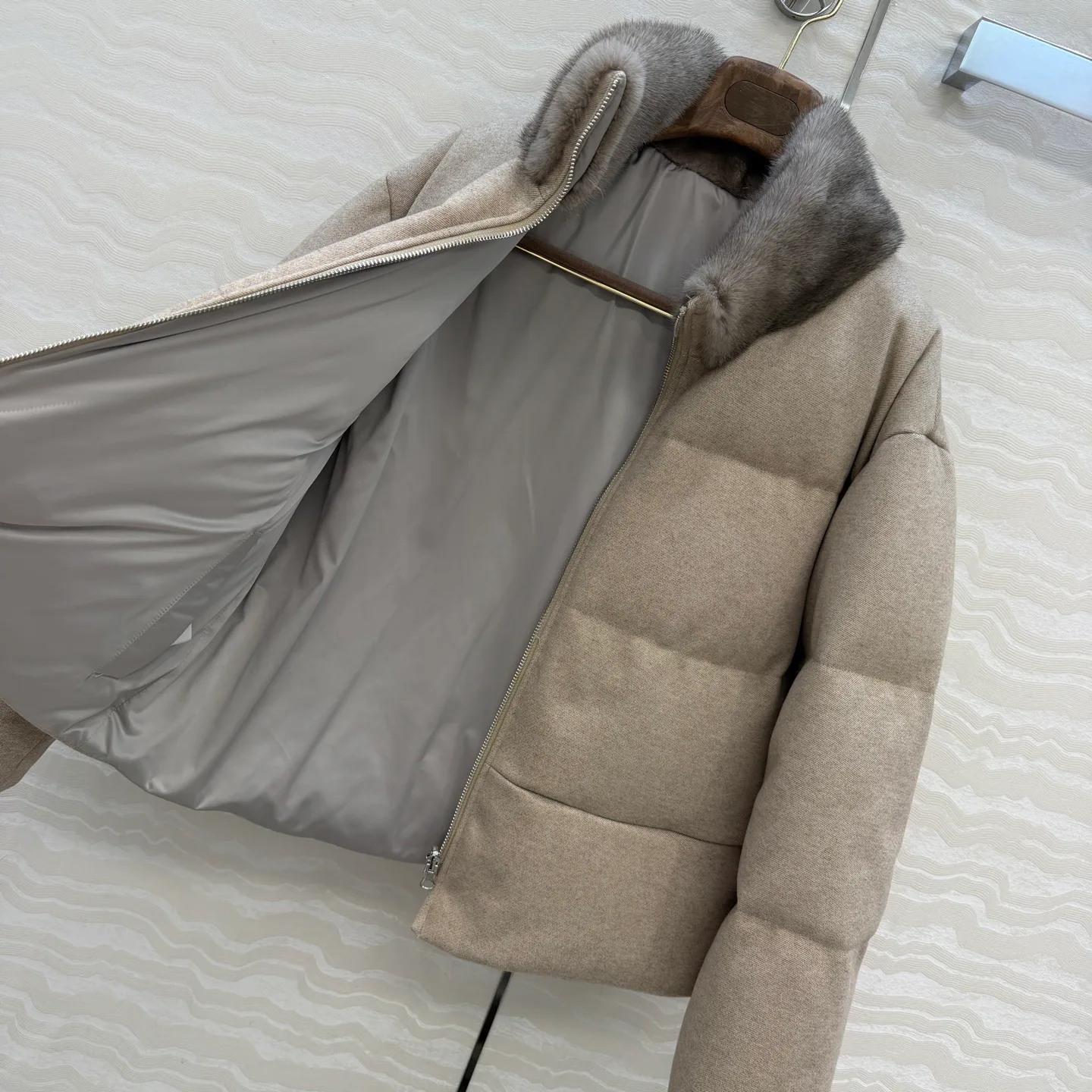 Women's Jackets And Down Jackets LORO PIANA 18115109
