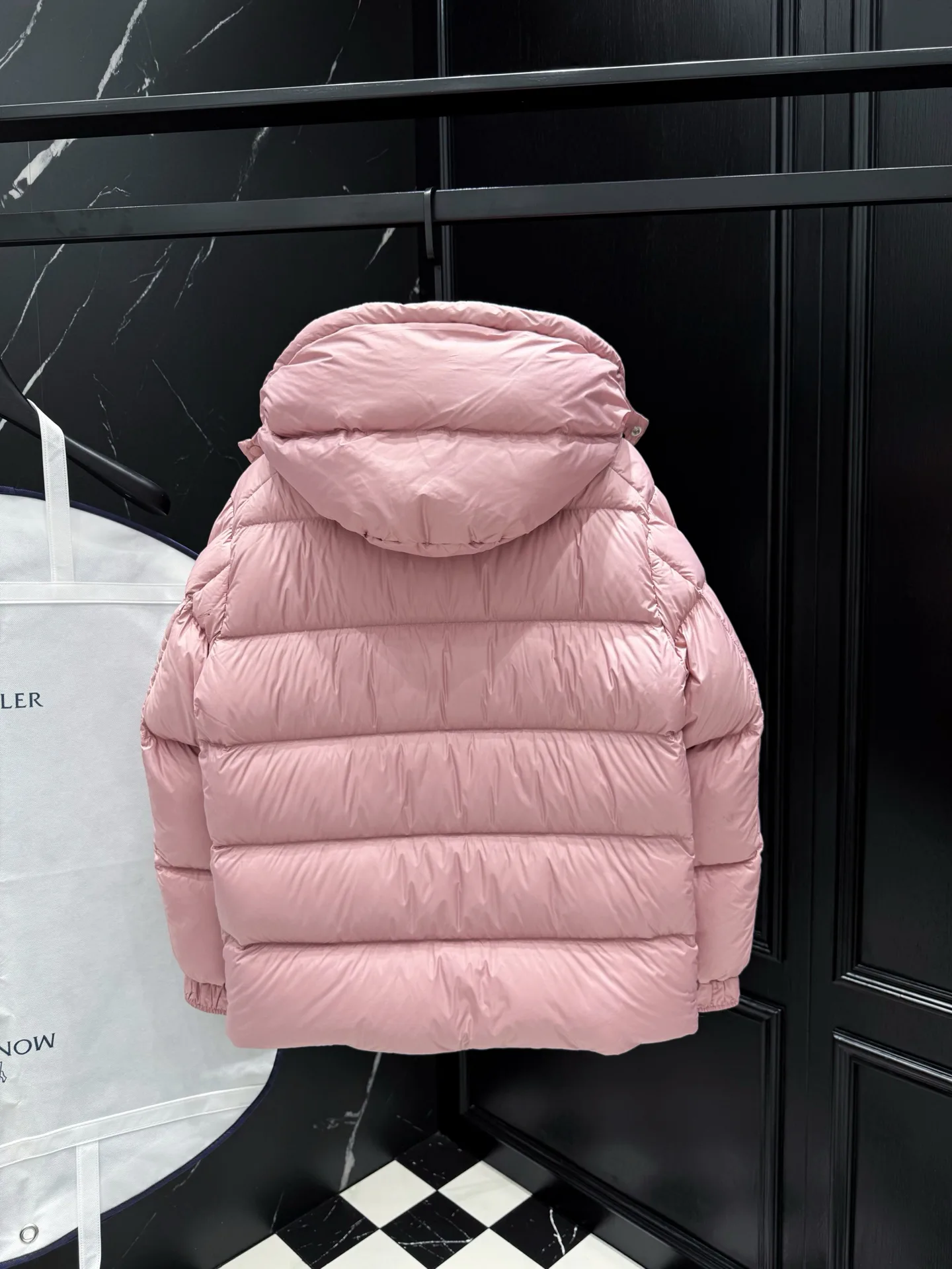 Women's Jackets And Down Jackets MONCLER 18035671