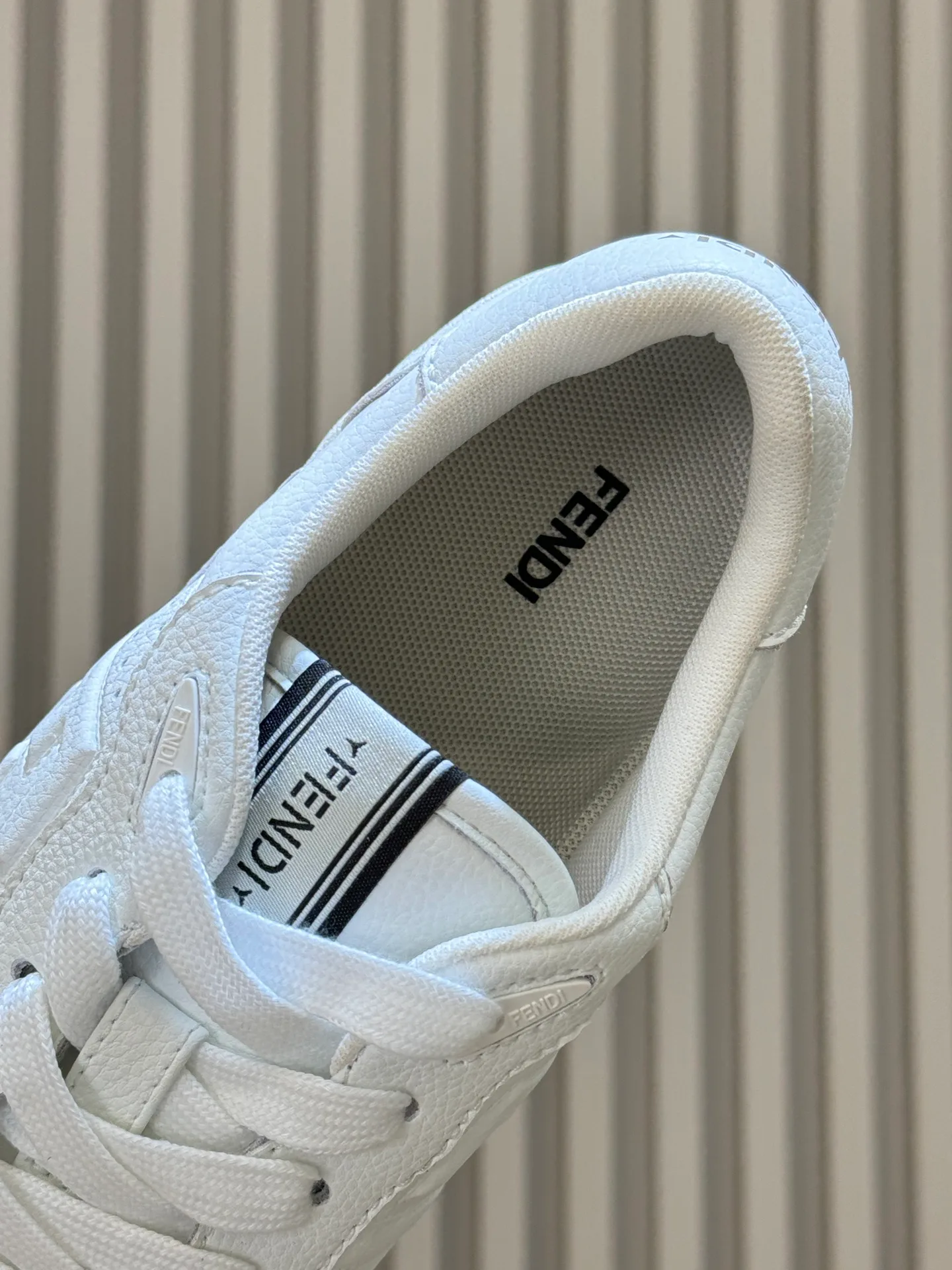 Women's Sneakers FENDI 18073186