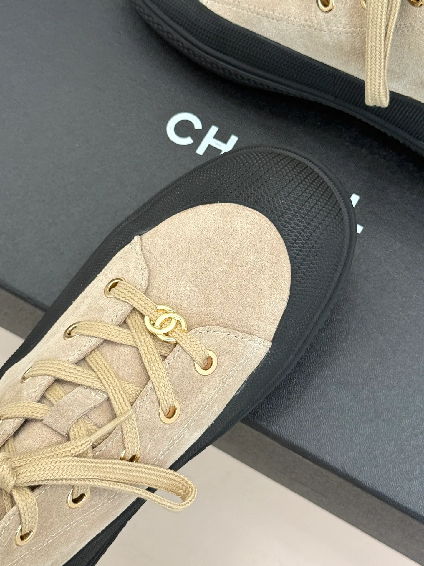 Women's Sneakers CHANEL 18436487