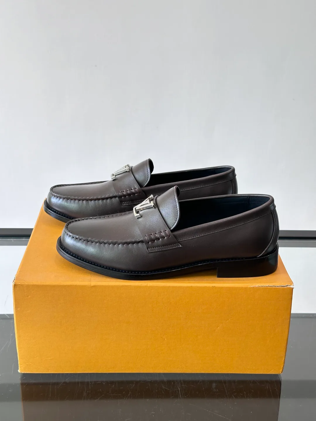 Men's Loafers And Dress Shoes LOUIS VUITTON 18169696