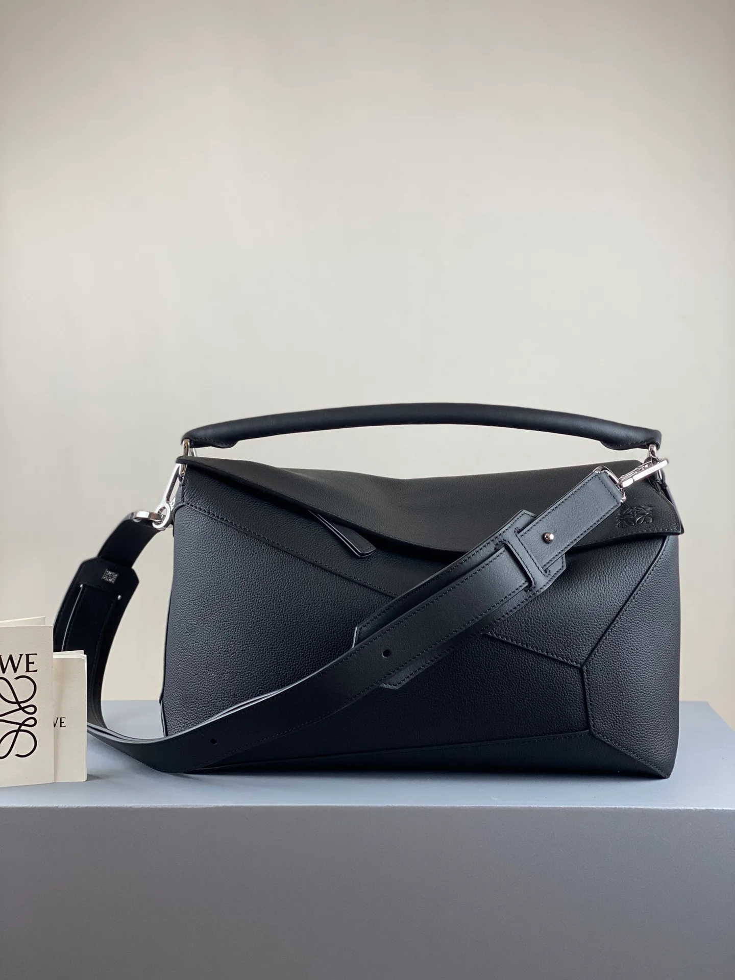 Women's Classic Handbags LOEWE 18177572
