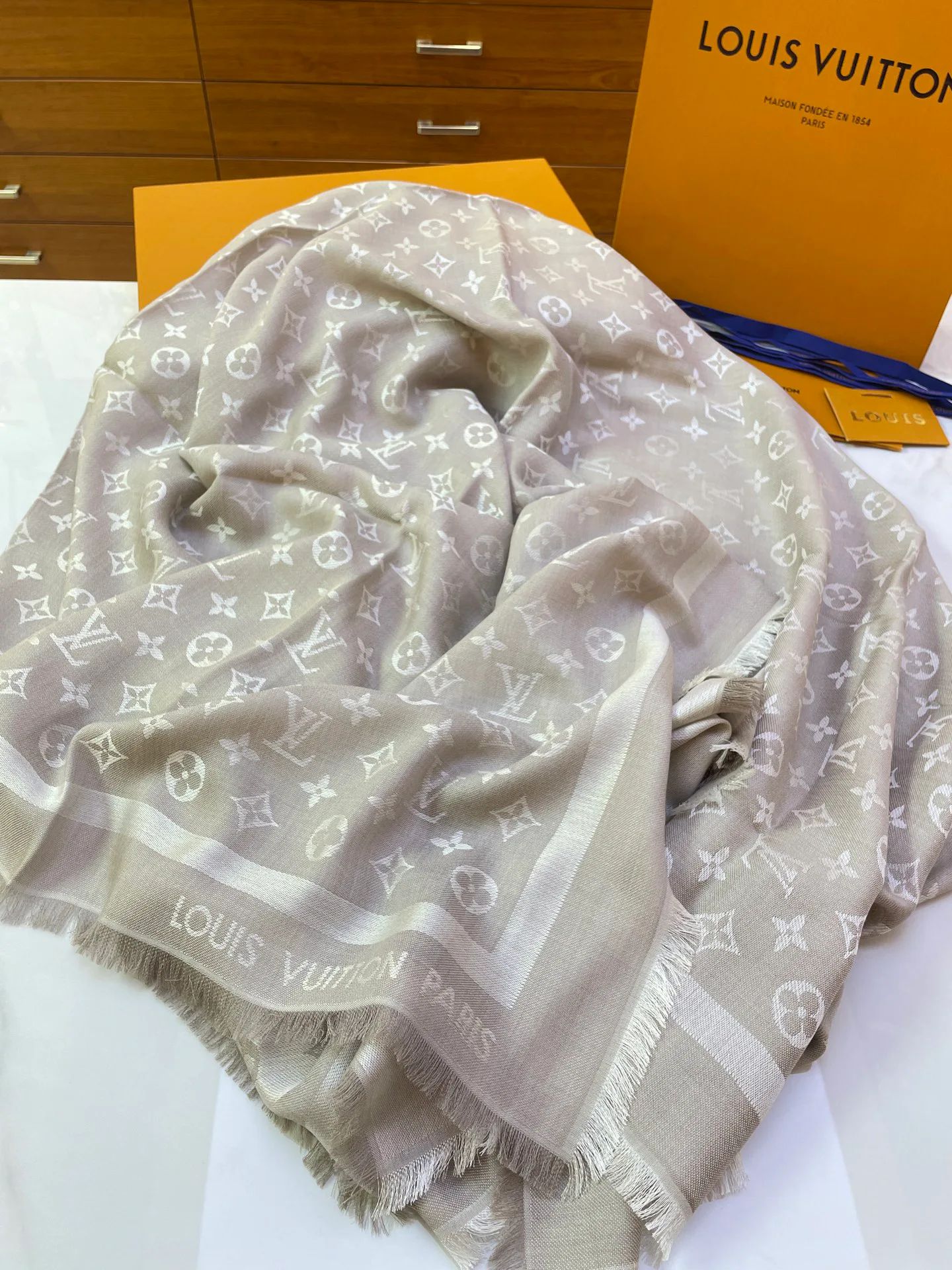 Scarves LOUIS VUITTON 17928307