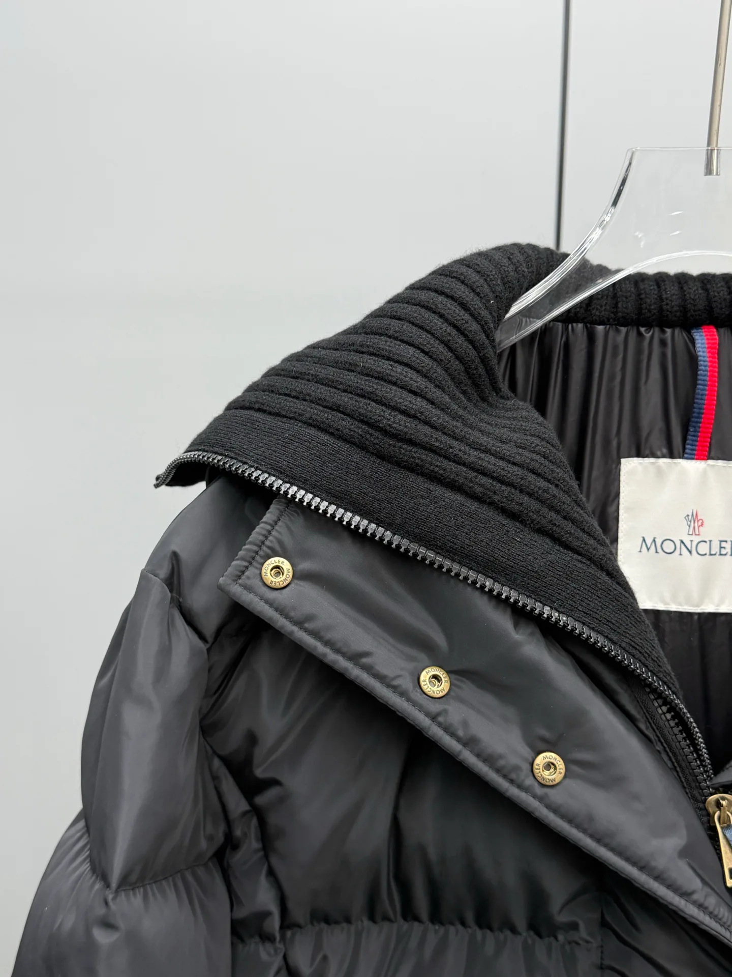 Women's Jackets And Down Jackets MONCLER 18111777