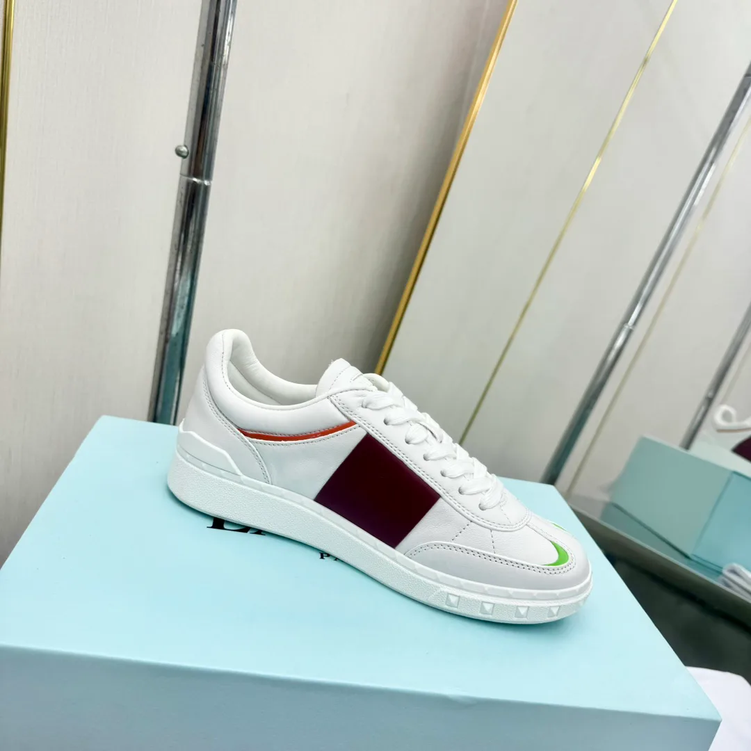 Women's Sneakers VALENTINO 17955031