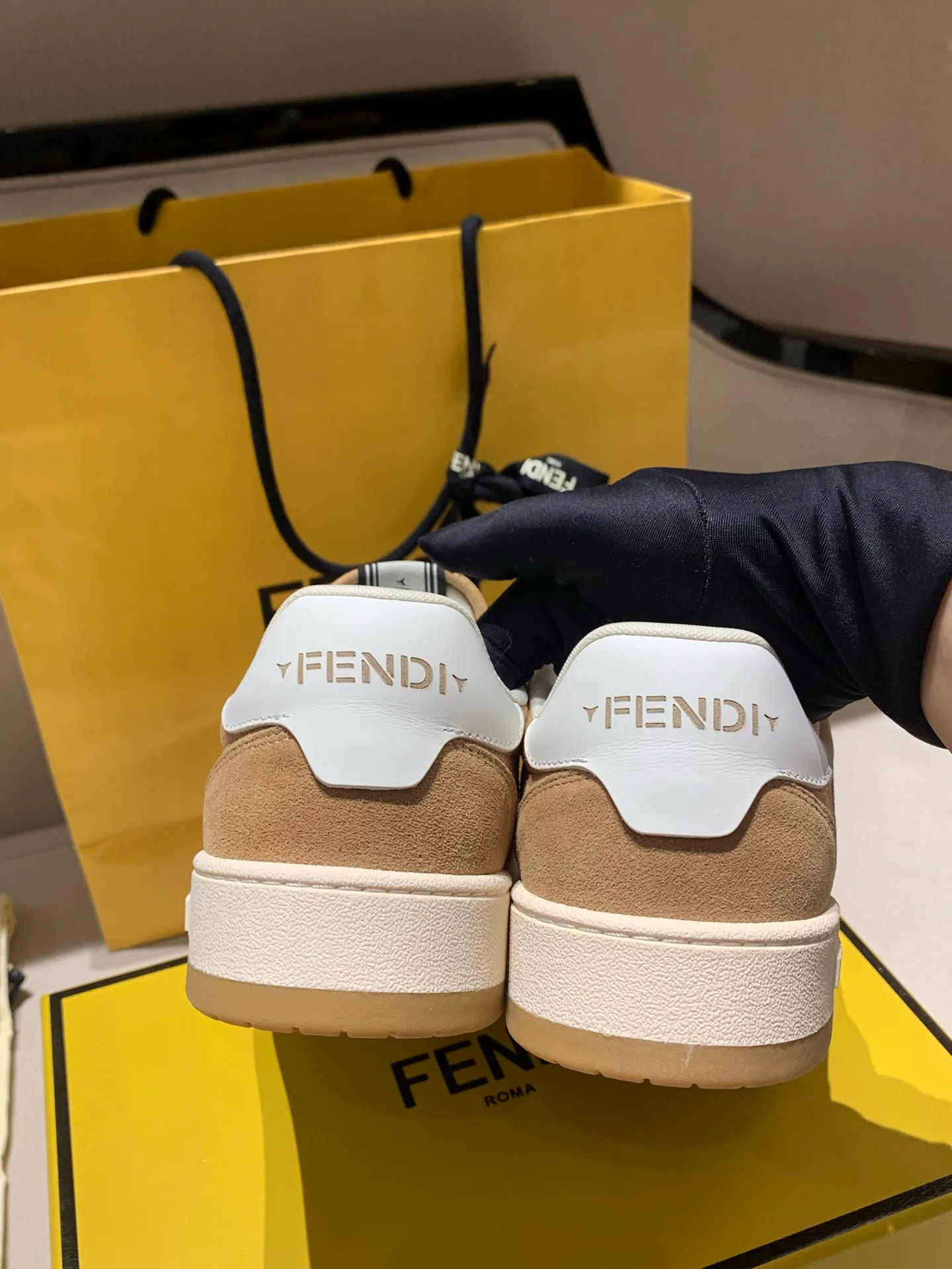 Women's Sneakers FENDI 18228112