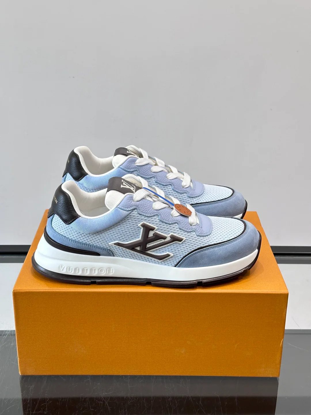 Men's Sneakers LOUIS VUITTON 17897384