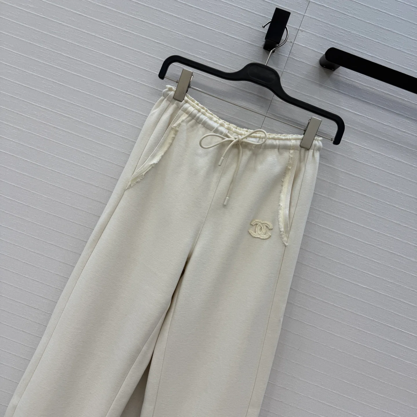Women's Trousers CHANEL 18325185