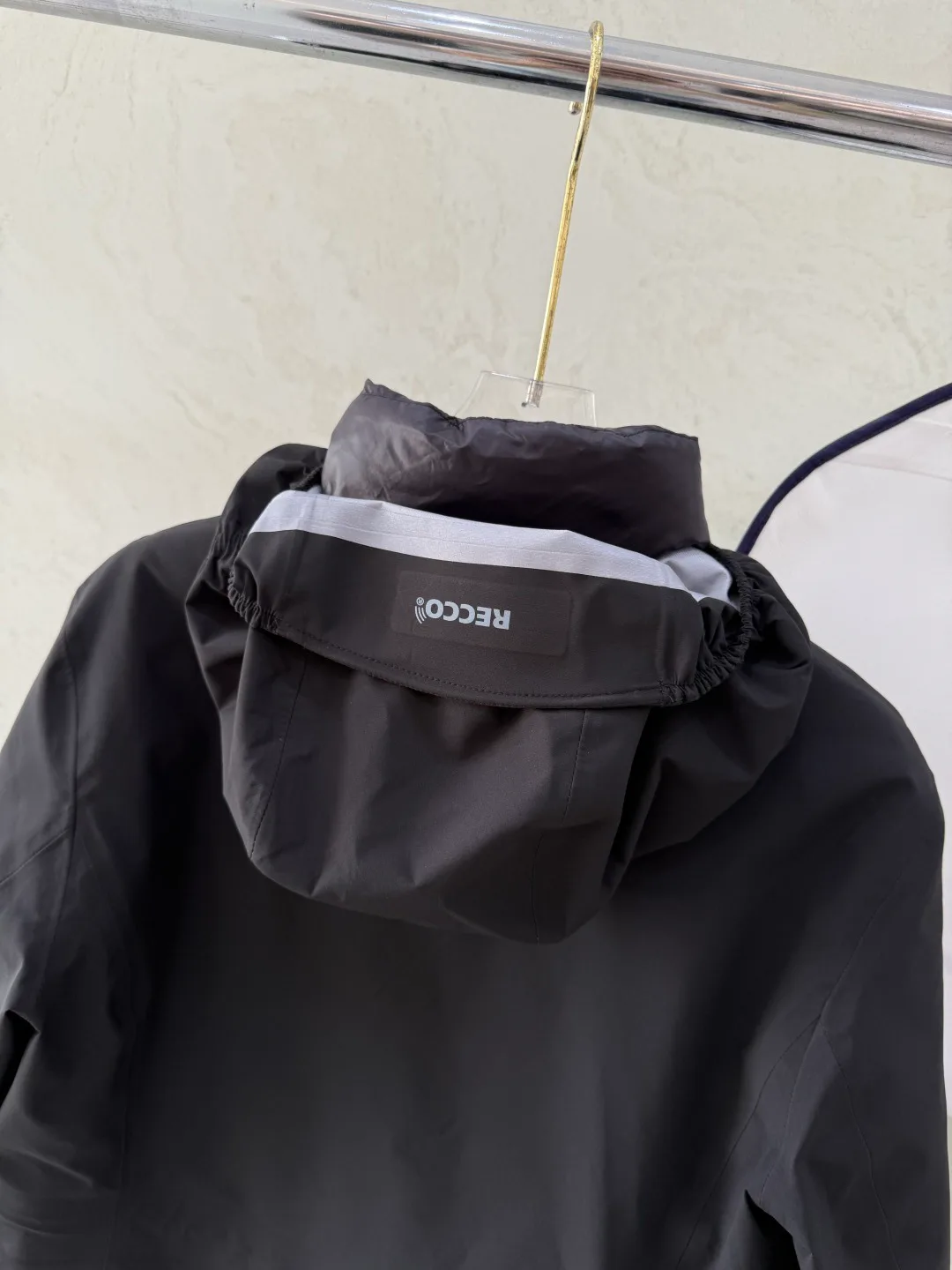 Women's Jackets And Down Jackets MONCLER 18043544