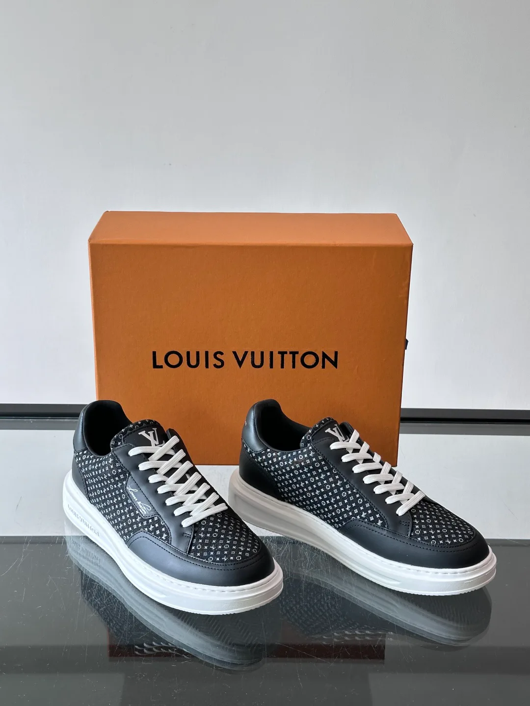 Women's Sneakers LOUIS VUITTON 18102291